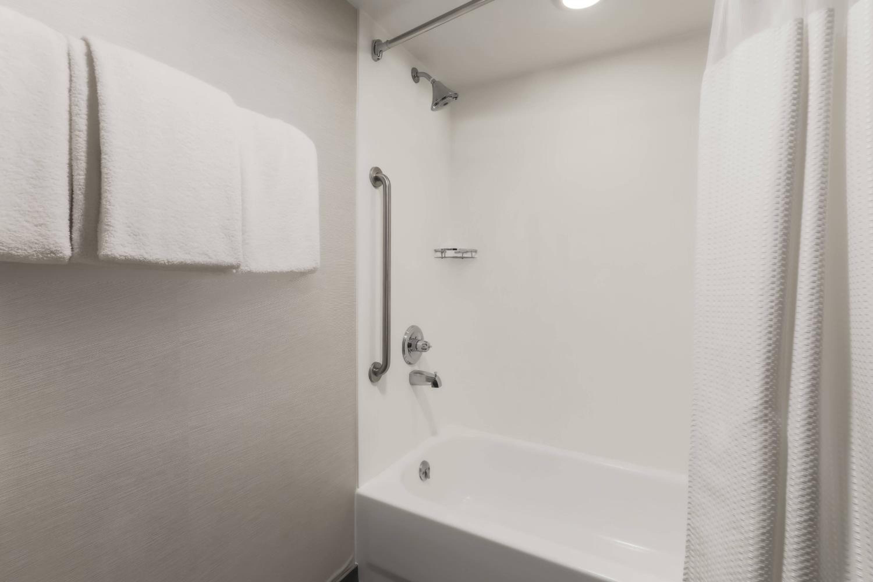 Guest room, 1 King - Photo 3