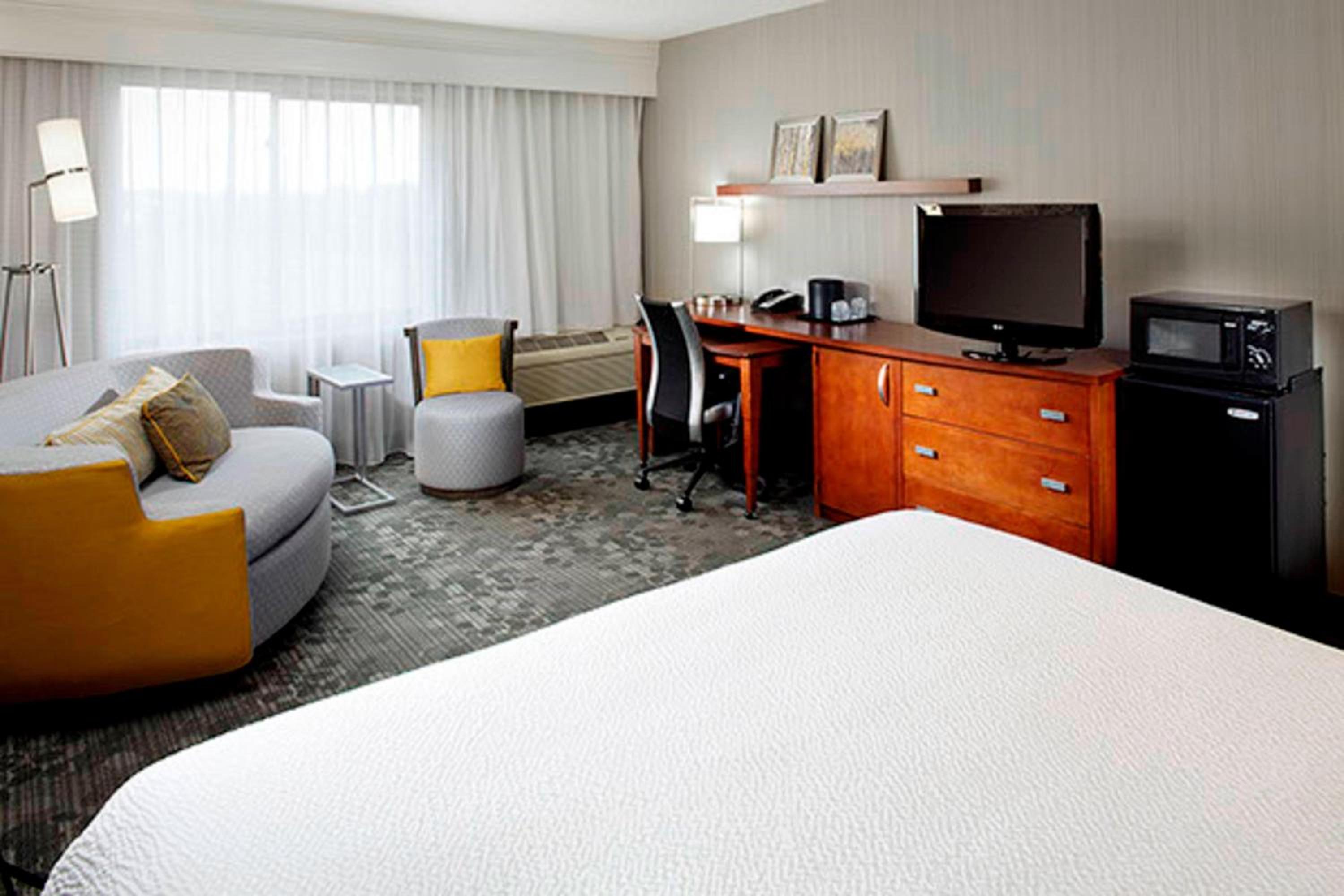 King Room with Sofa Bed - Hearing Accessible - Photo 1
