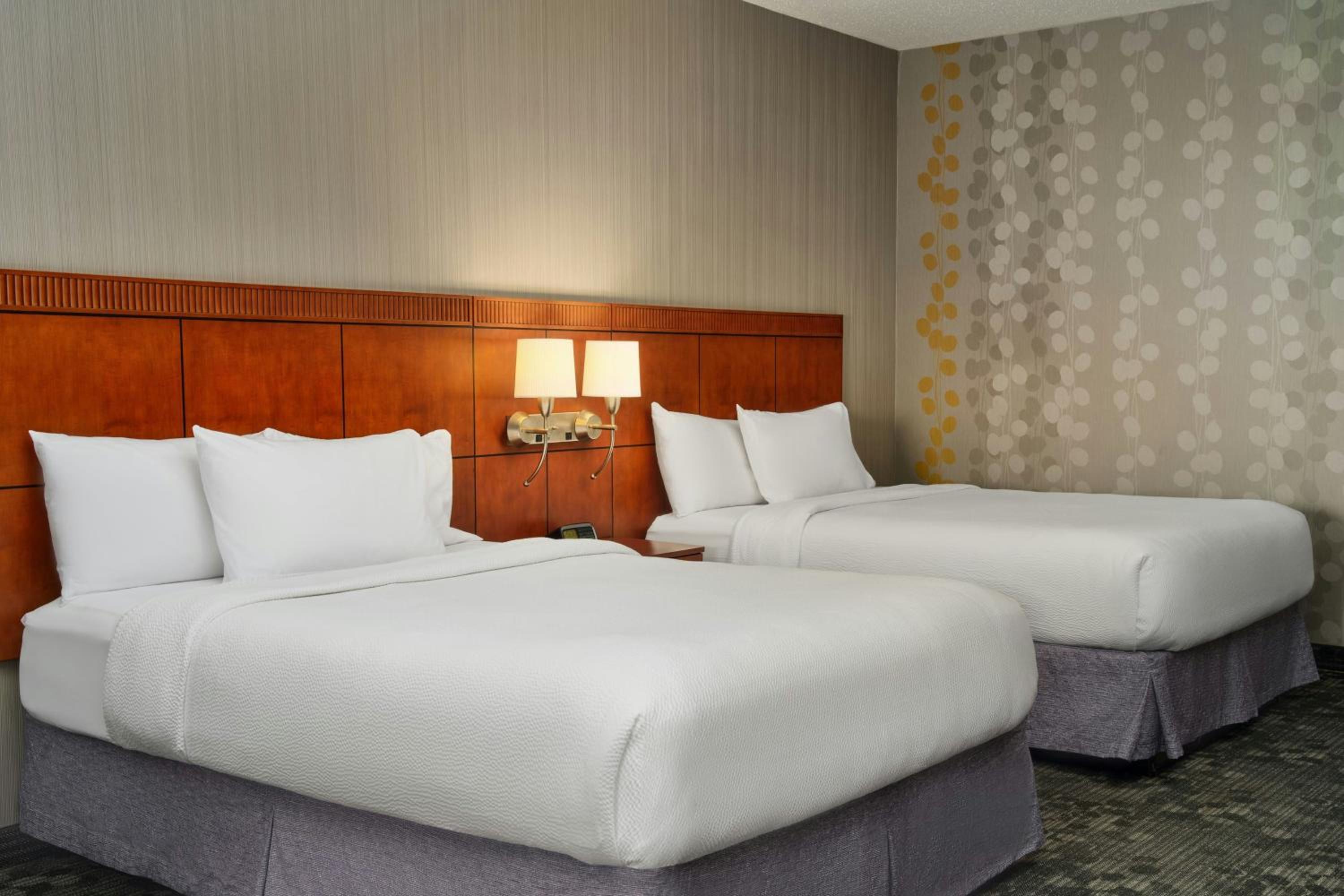 Queen Room with Two Queen Beds and Balcony - Photo 1