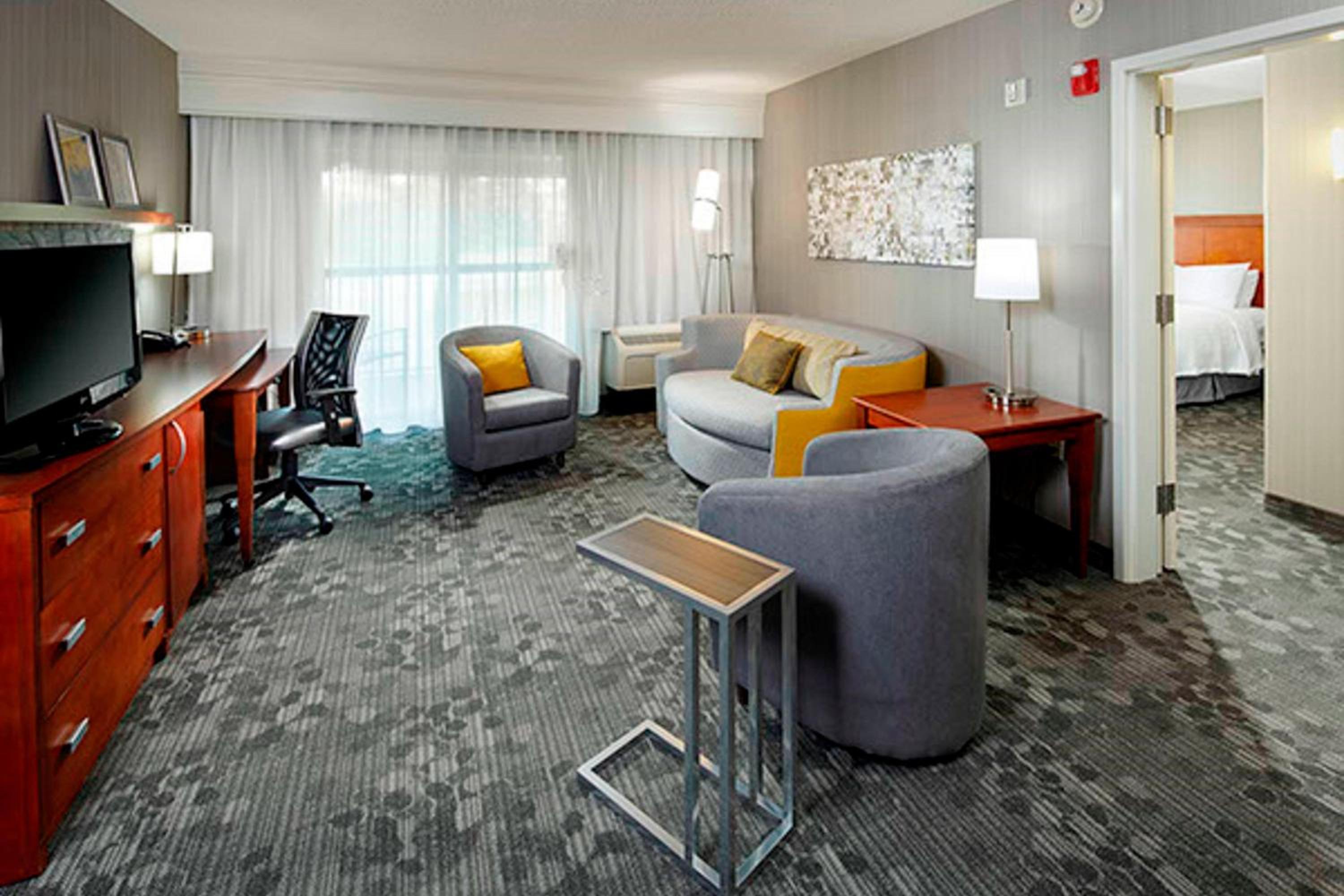 Superior King Suite with Balcony and Sofa Bed - Photo 2