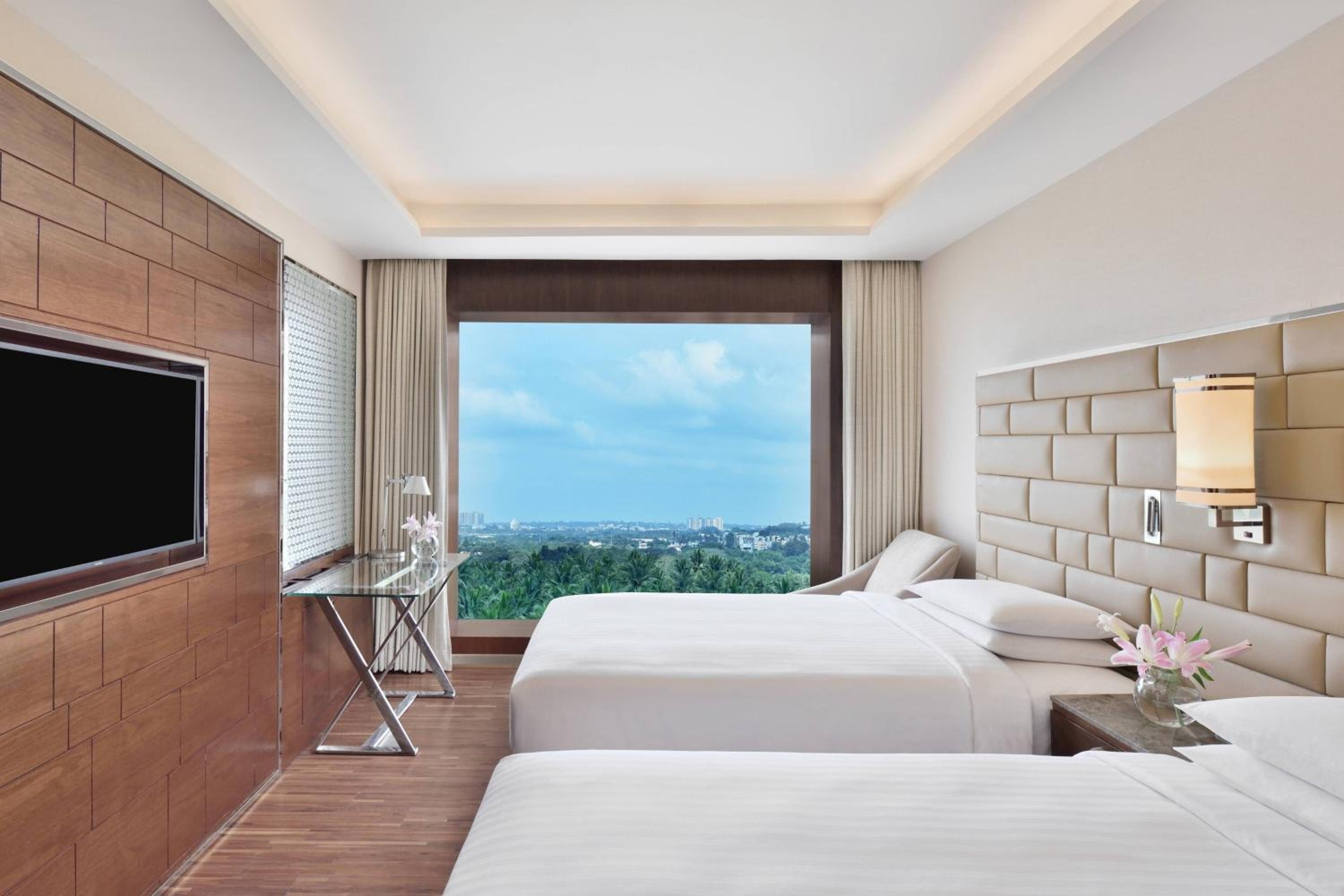 Presidential King Suite - Executive Lounge Access photo 3