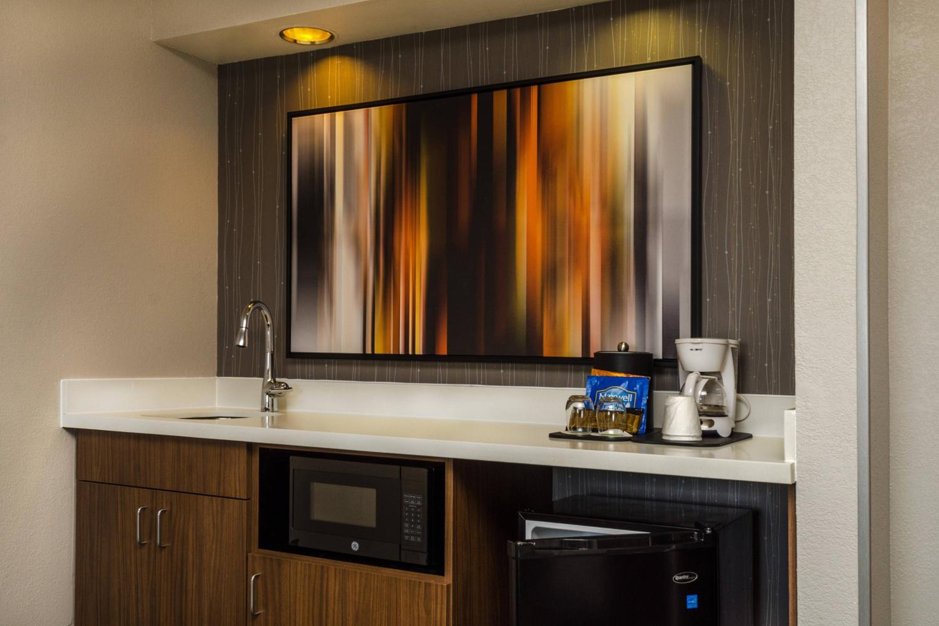 One-Bedroom King Suite with Sofa Bed - Photo 5