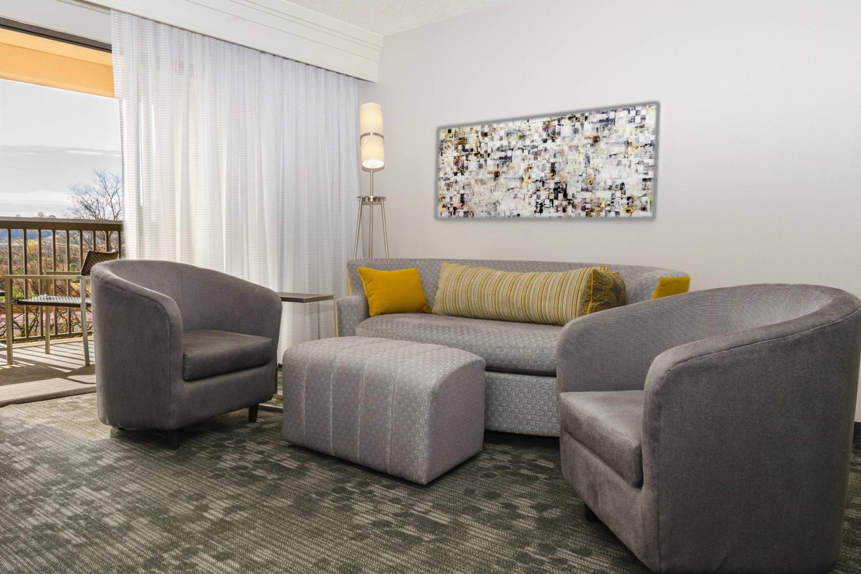One-Bedroom King Suite with Sofa Bed - Photo 4