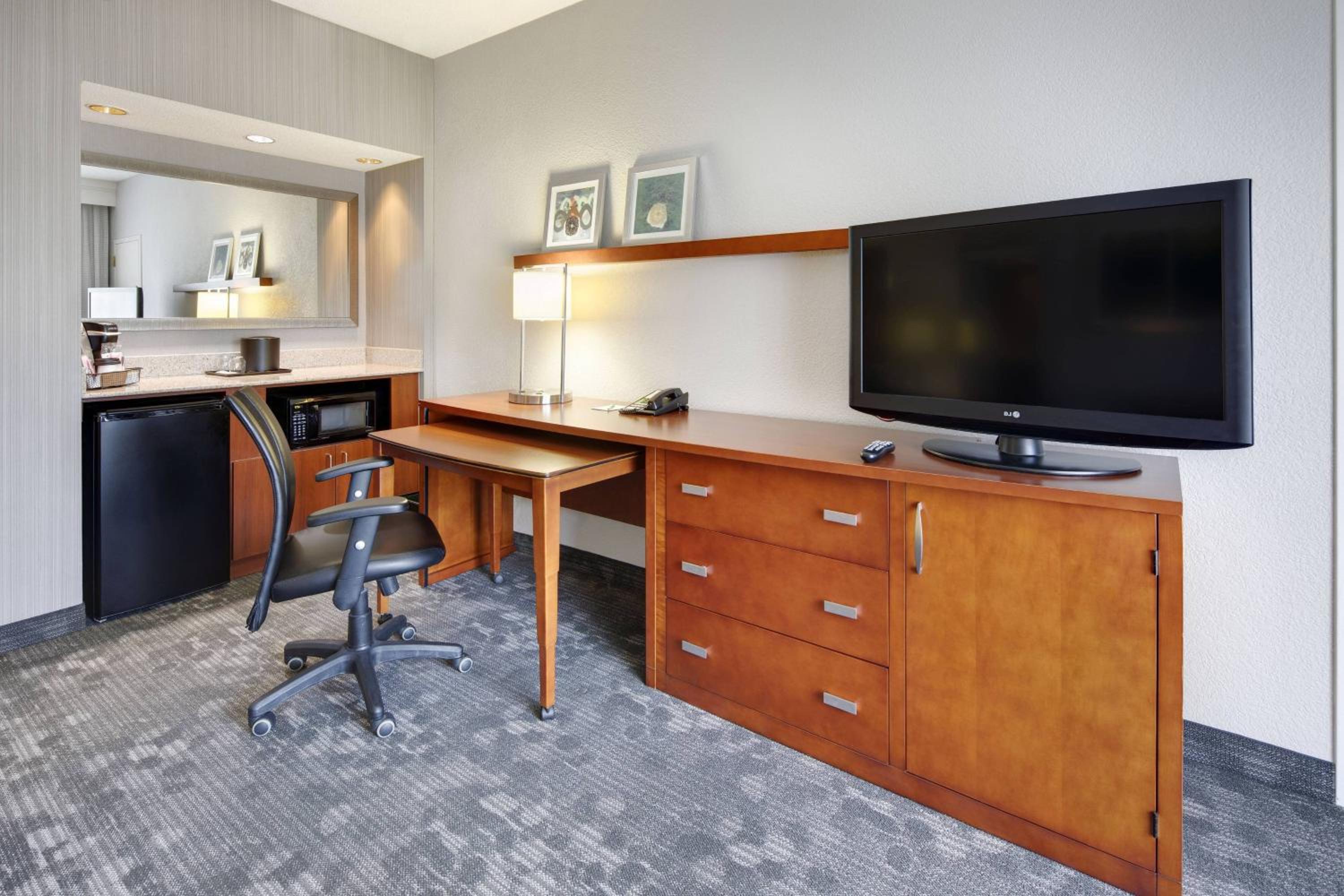 One-Bedroom Suite with Two Double Beds and Sofa Bed - Hearing Accessible photo 3
