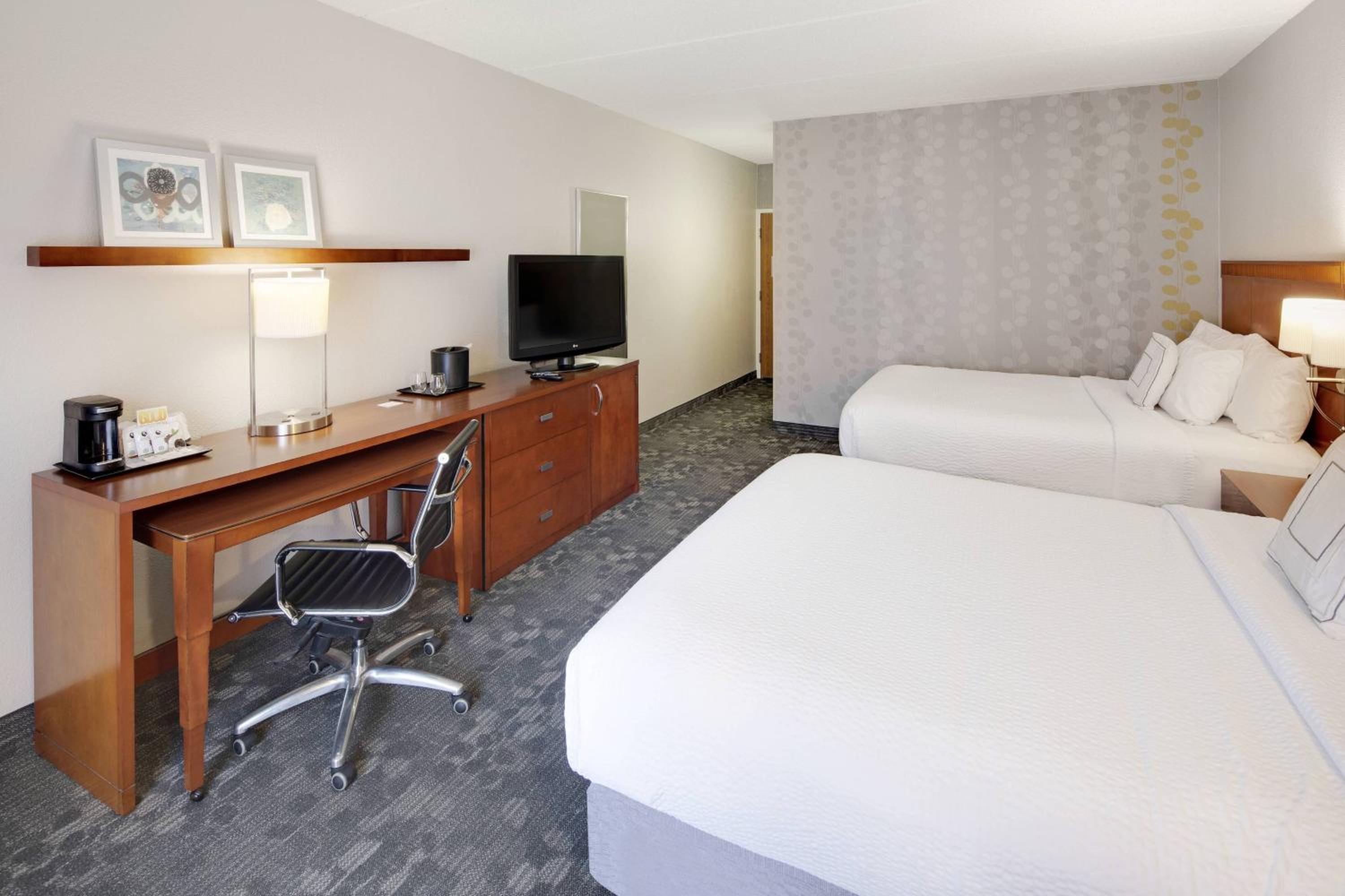 Queen Room with Two Queen Beds - Photo 1