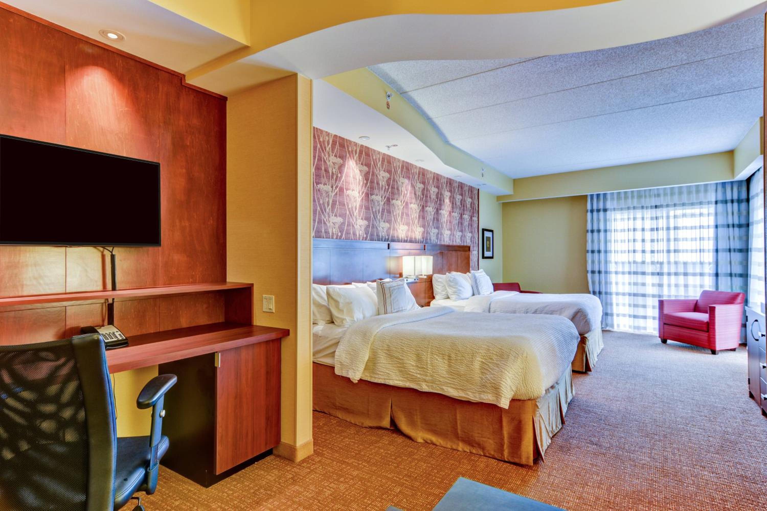 Double Suite with Two Double Beds, Bathtub and Sofa Bed - Mobility Access/Hearing Accessible photo 2