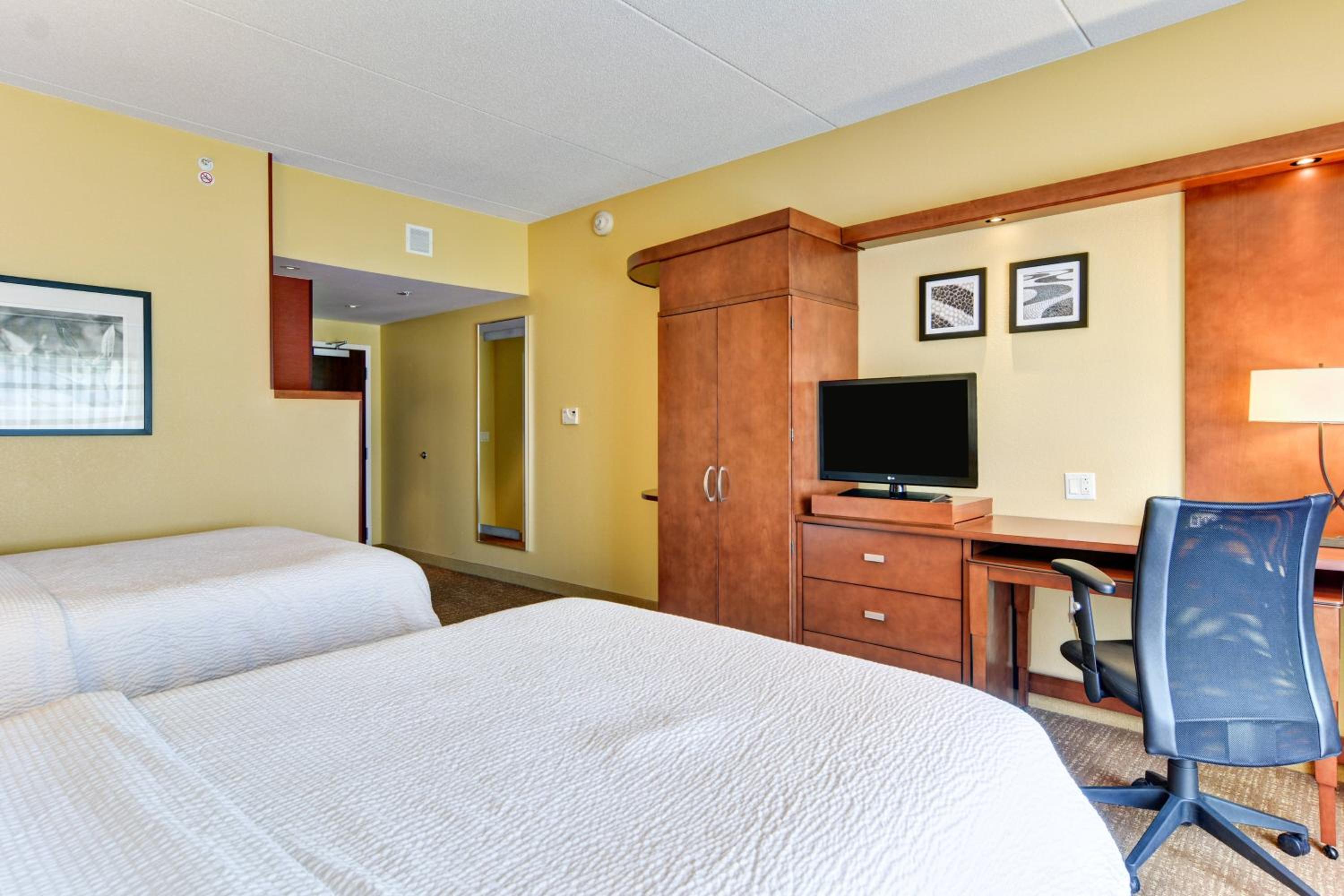 Double Room with Two Double Beds - Hearing Accessible photo 3