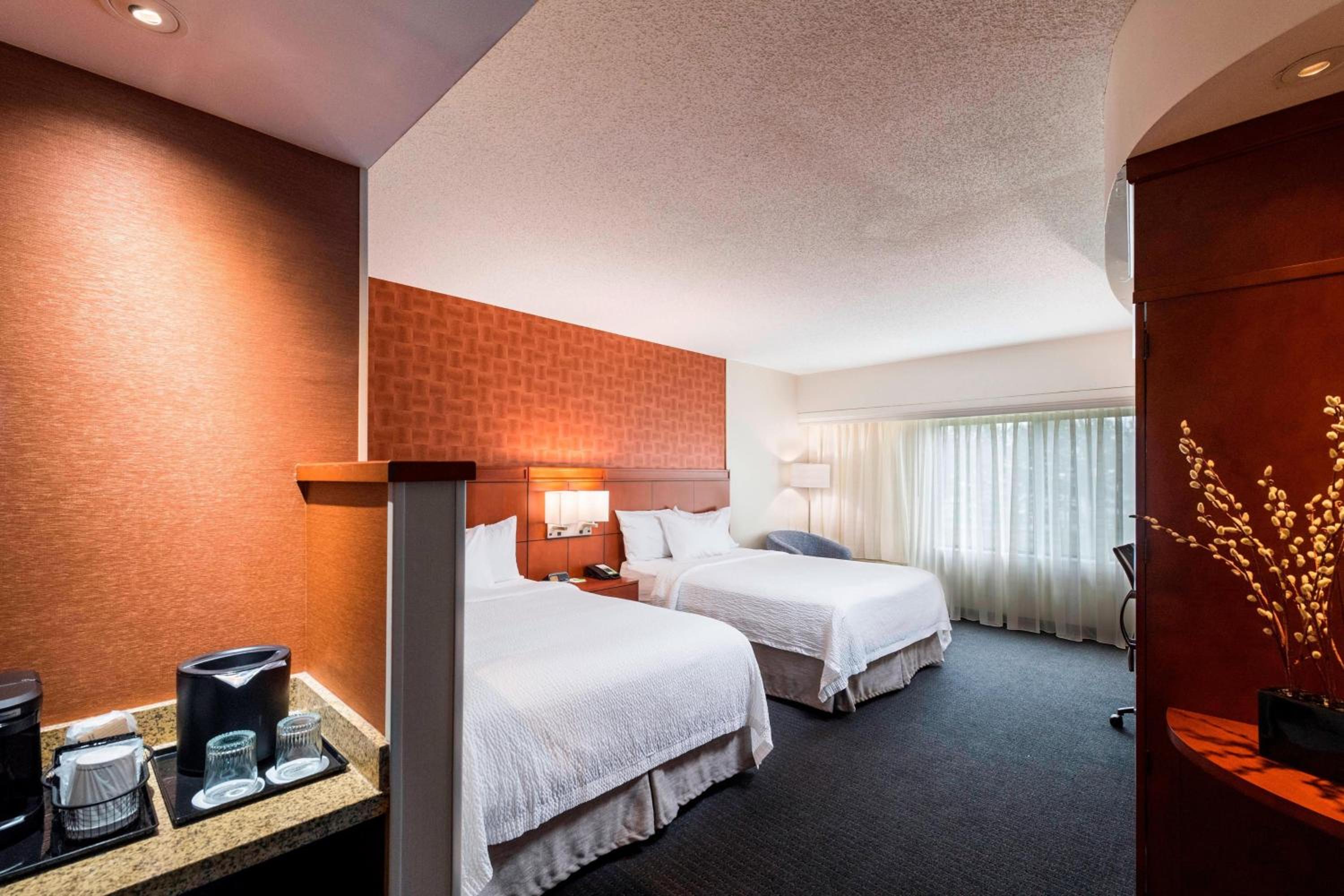 Queen Room with Two Queen Beds - Hearing Accessible - Photo 2