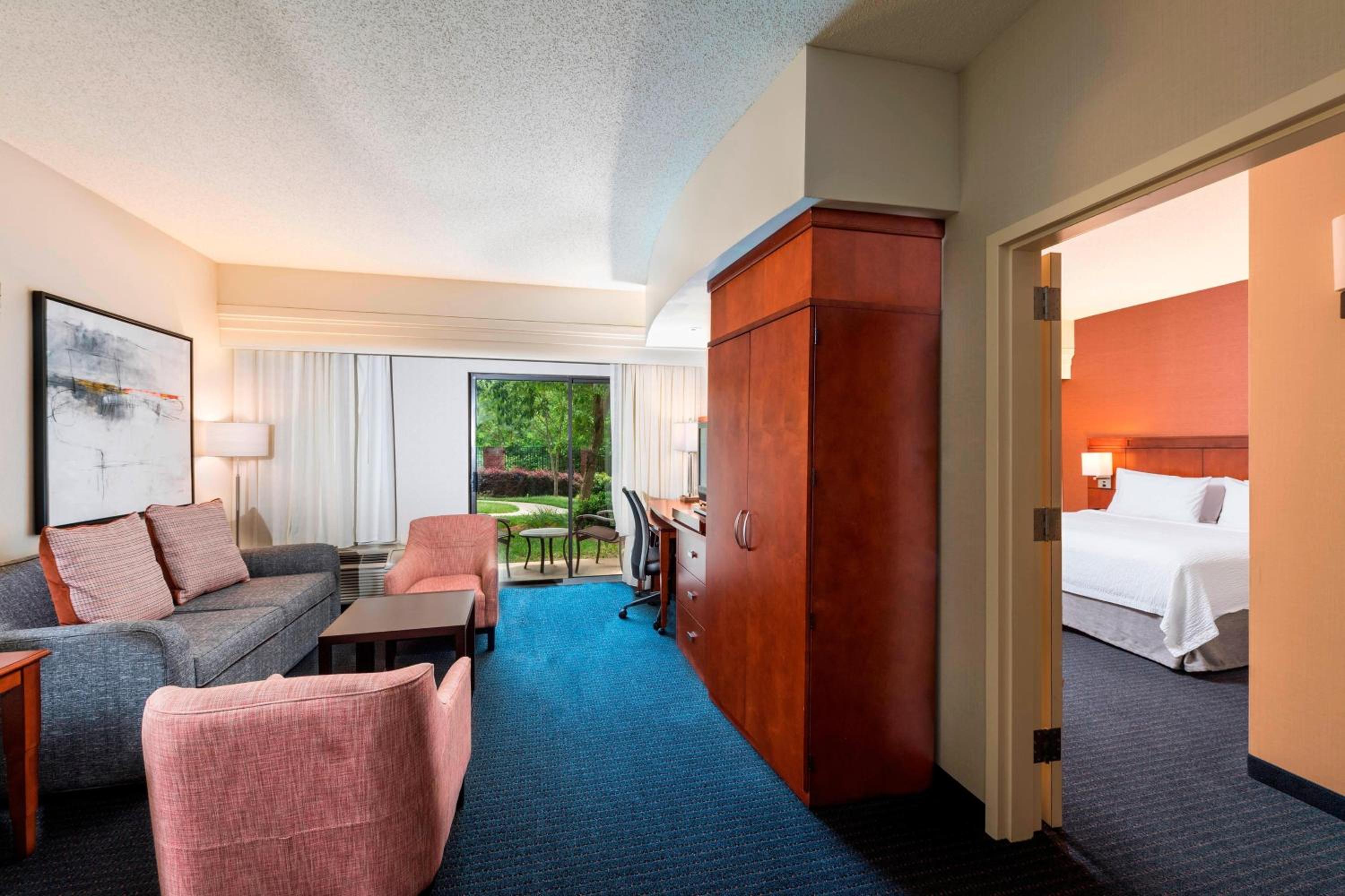 One-Bedroom King Suite with Sofa Bed - Photo 2