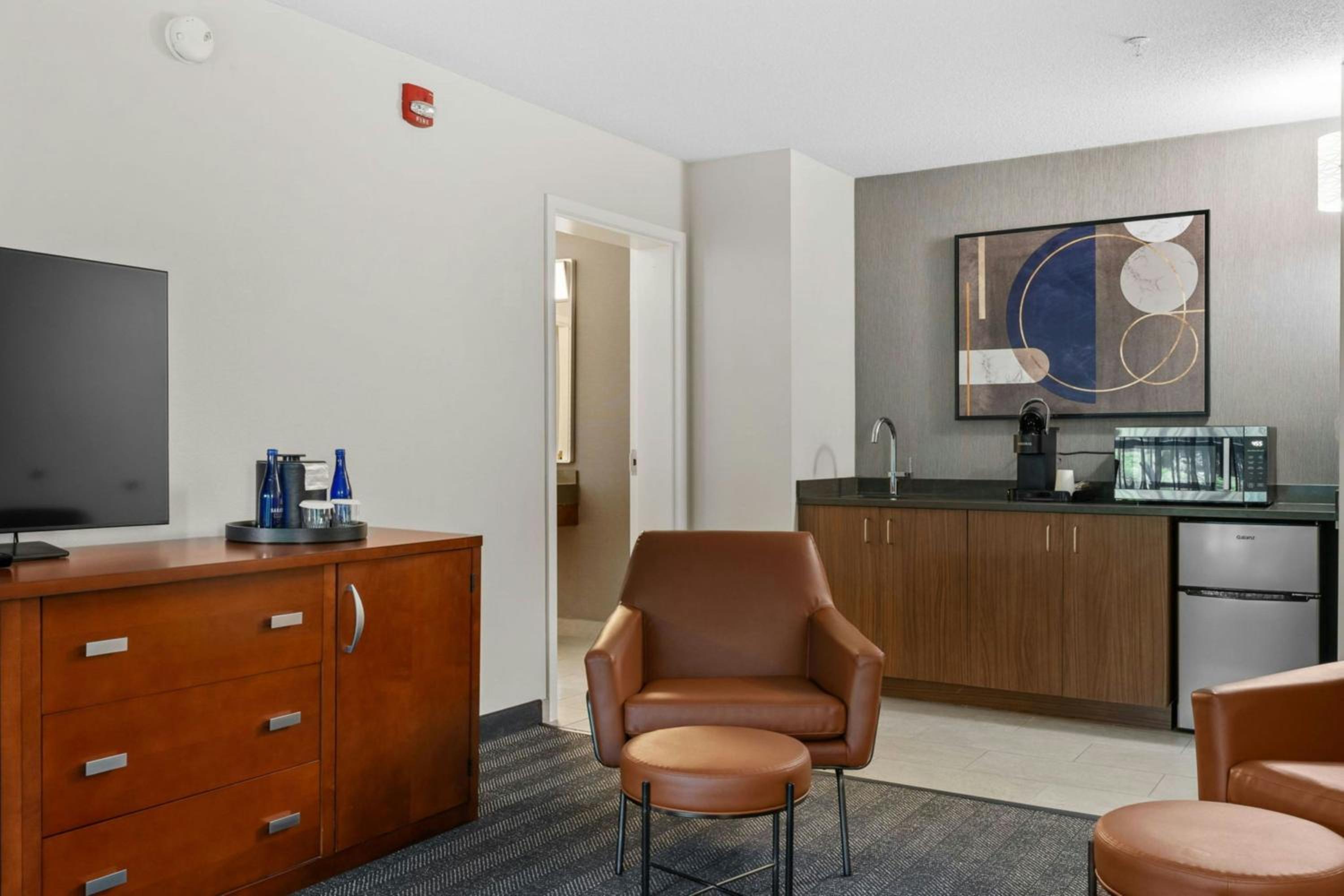 One-Bedroom King Suite with Sofa Bed - Photo 1