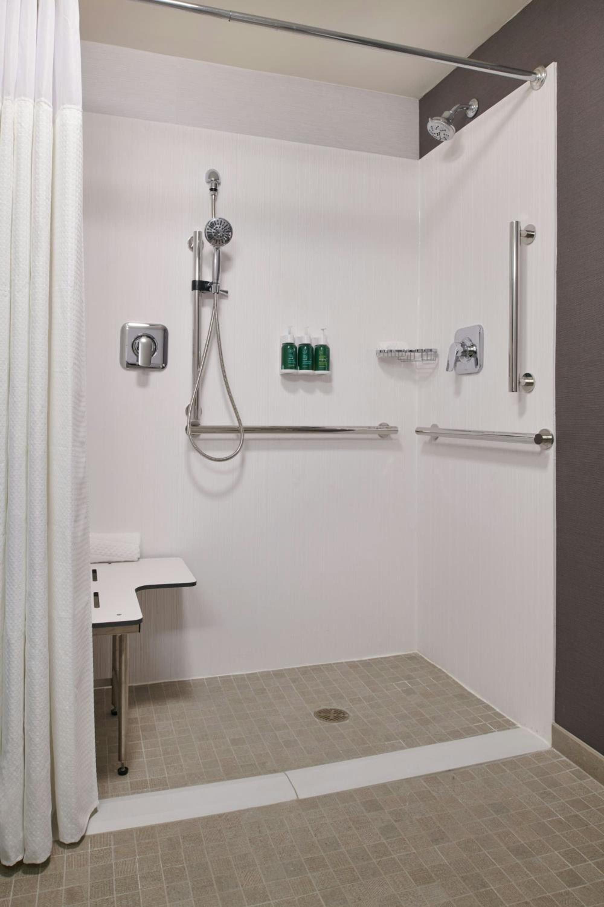 Queen Room with Two Queen Beds - Hearing Accessible - Photo 5