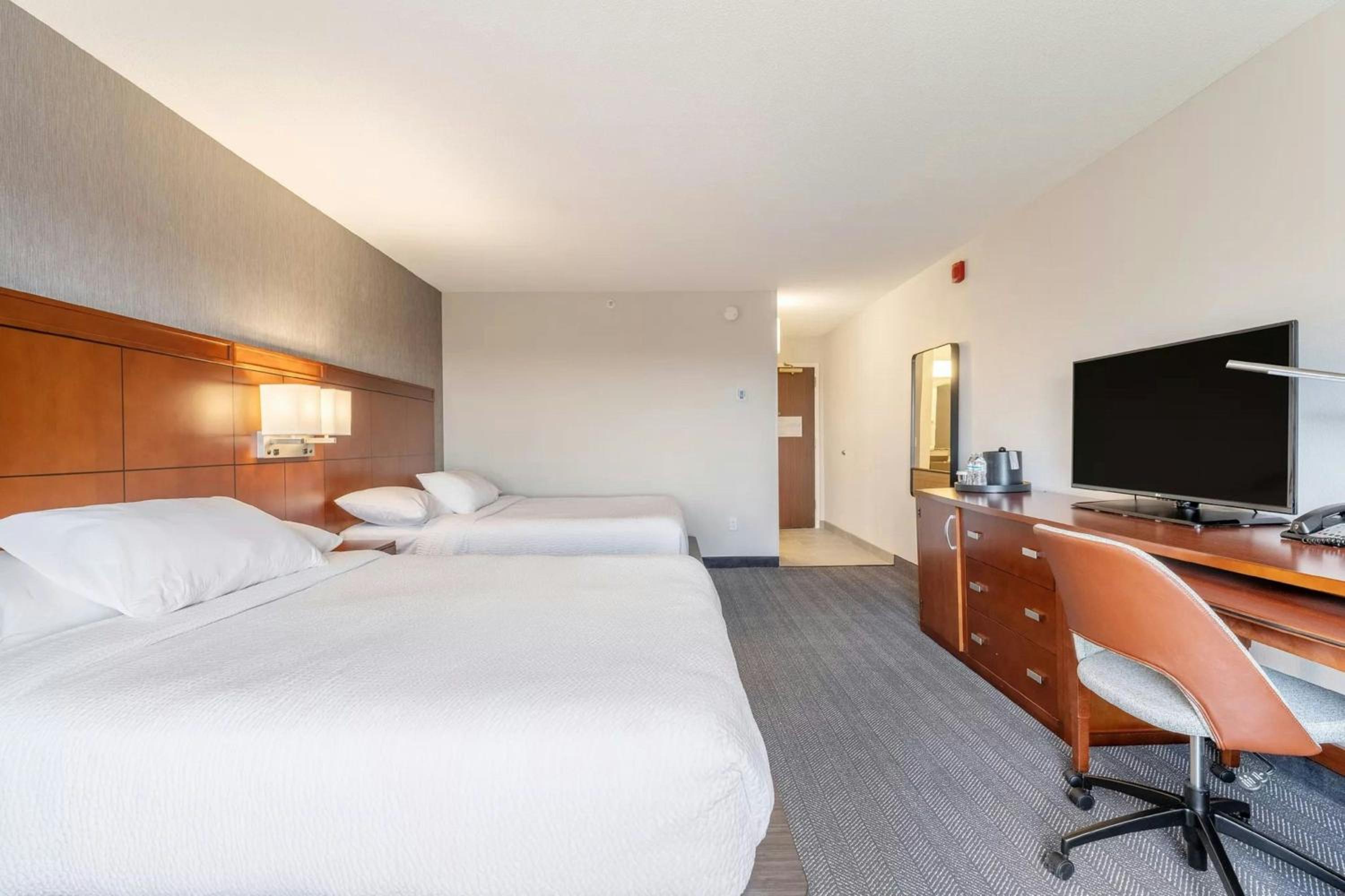 Queen Room with Two Queen Beds and Transfer Shower - Mobility Access - Photo 1