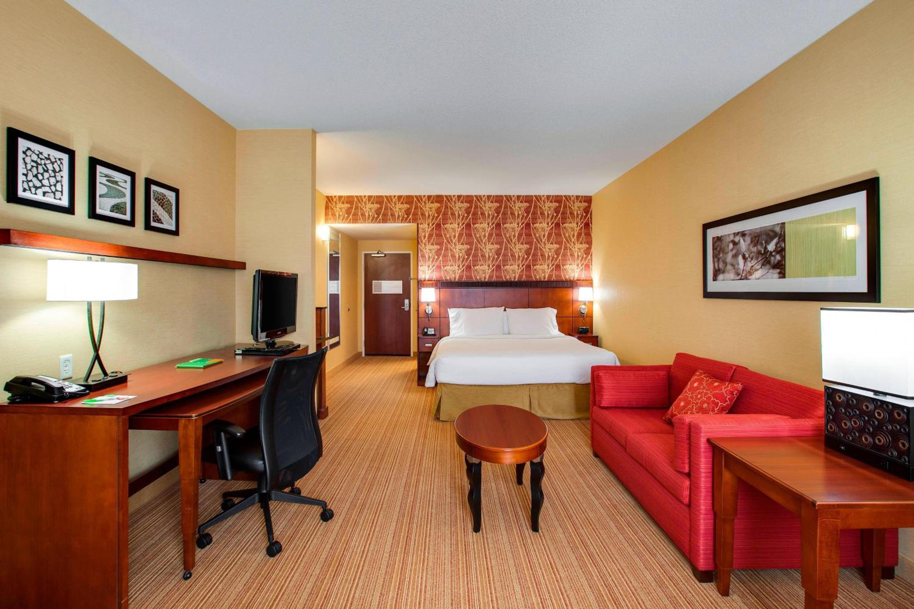 Suite, 1 King, Sofa bed (Mobility and Hearing Accessible w/Tub) - Photo 2
