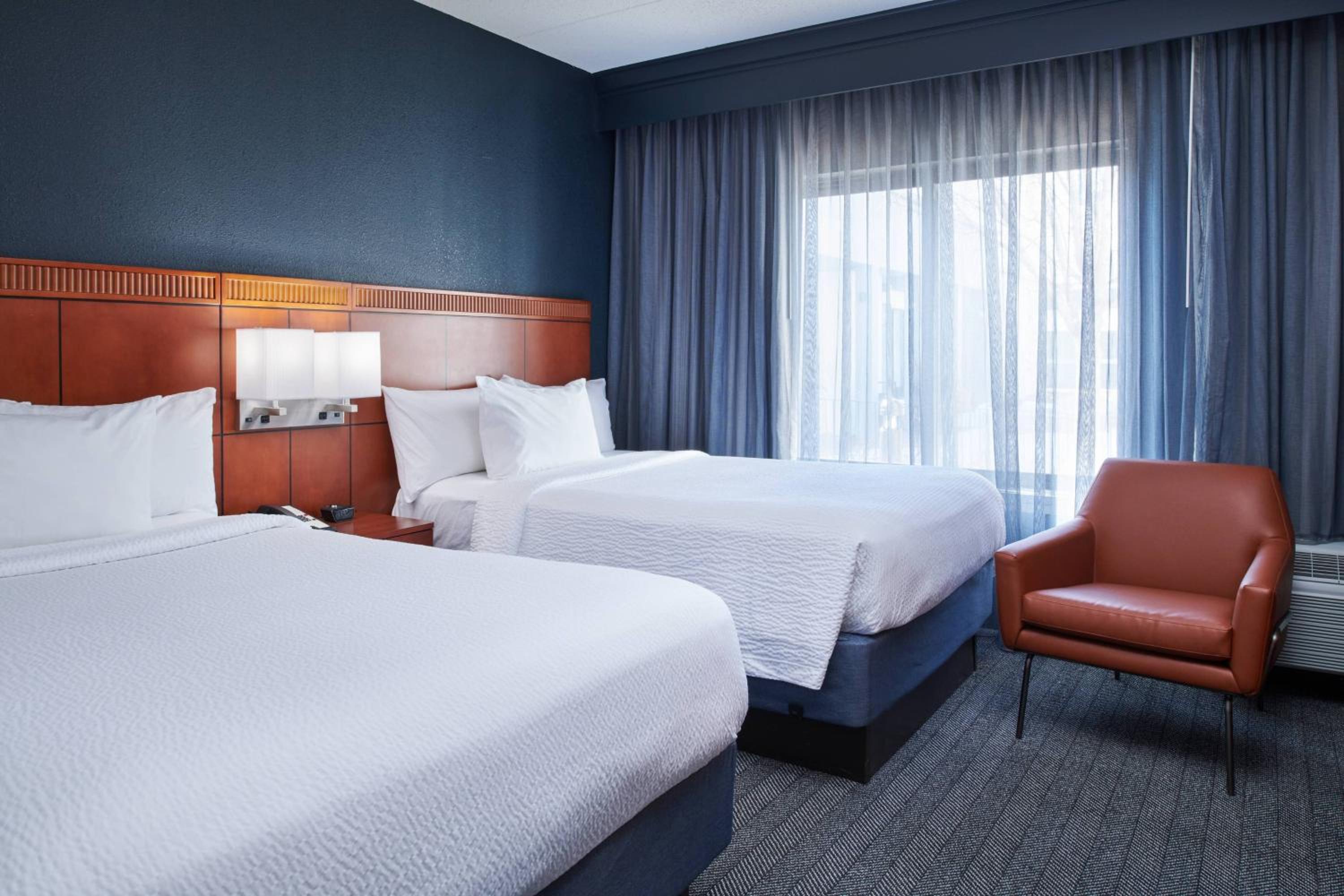 1 Bedroom 2 room Suite, 2 Double