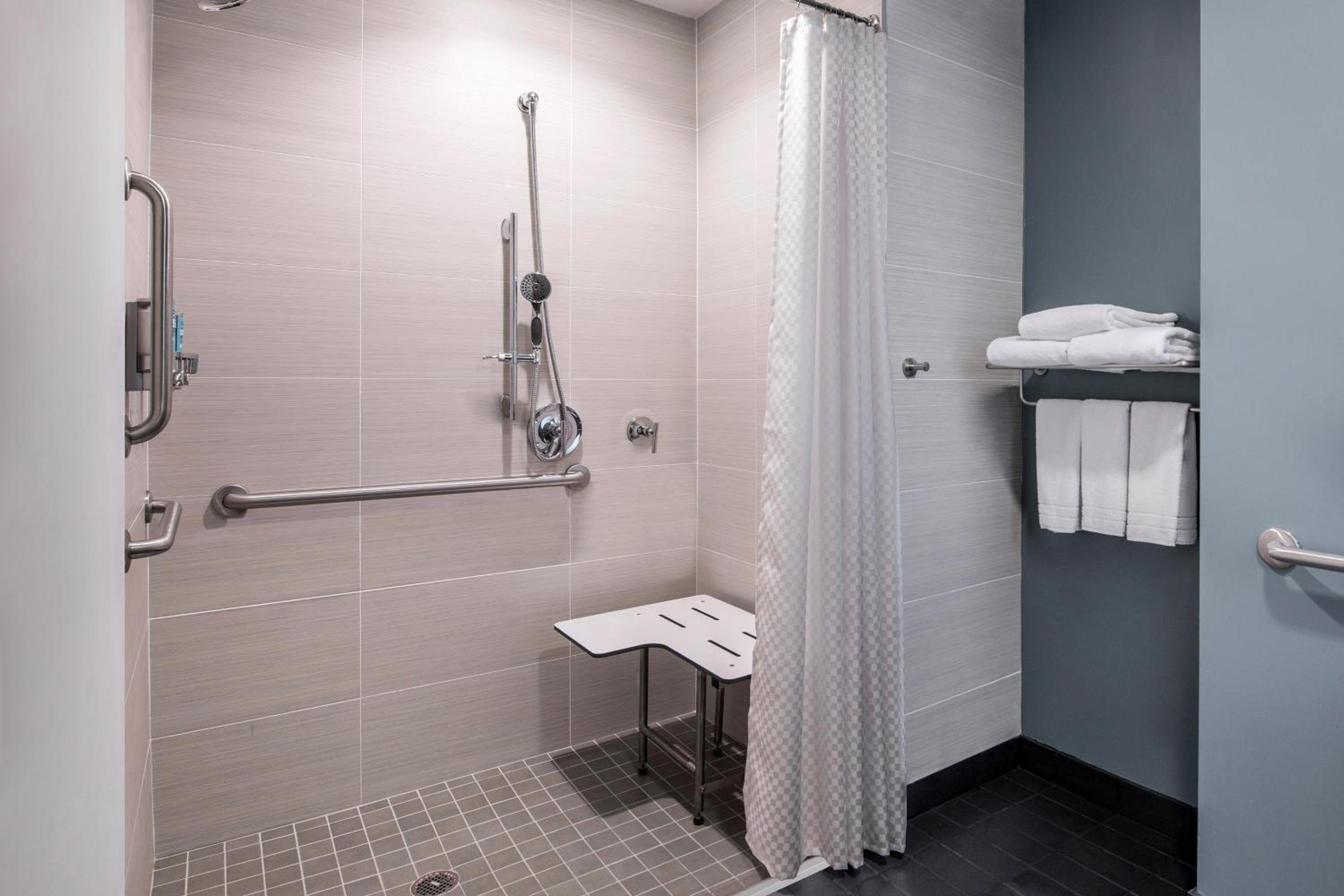 Aloft, 1 King Bed, Guest room, 1 King (Mobility &amp; Hearing Accessible w/ Roll-in Shower) - Photo 5