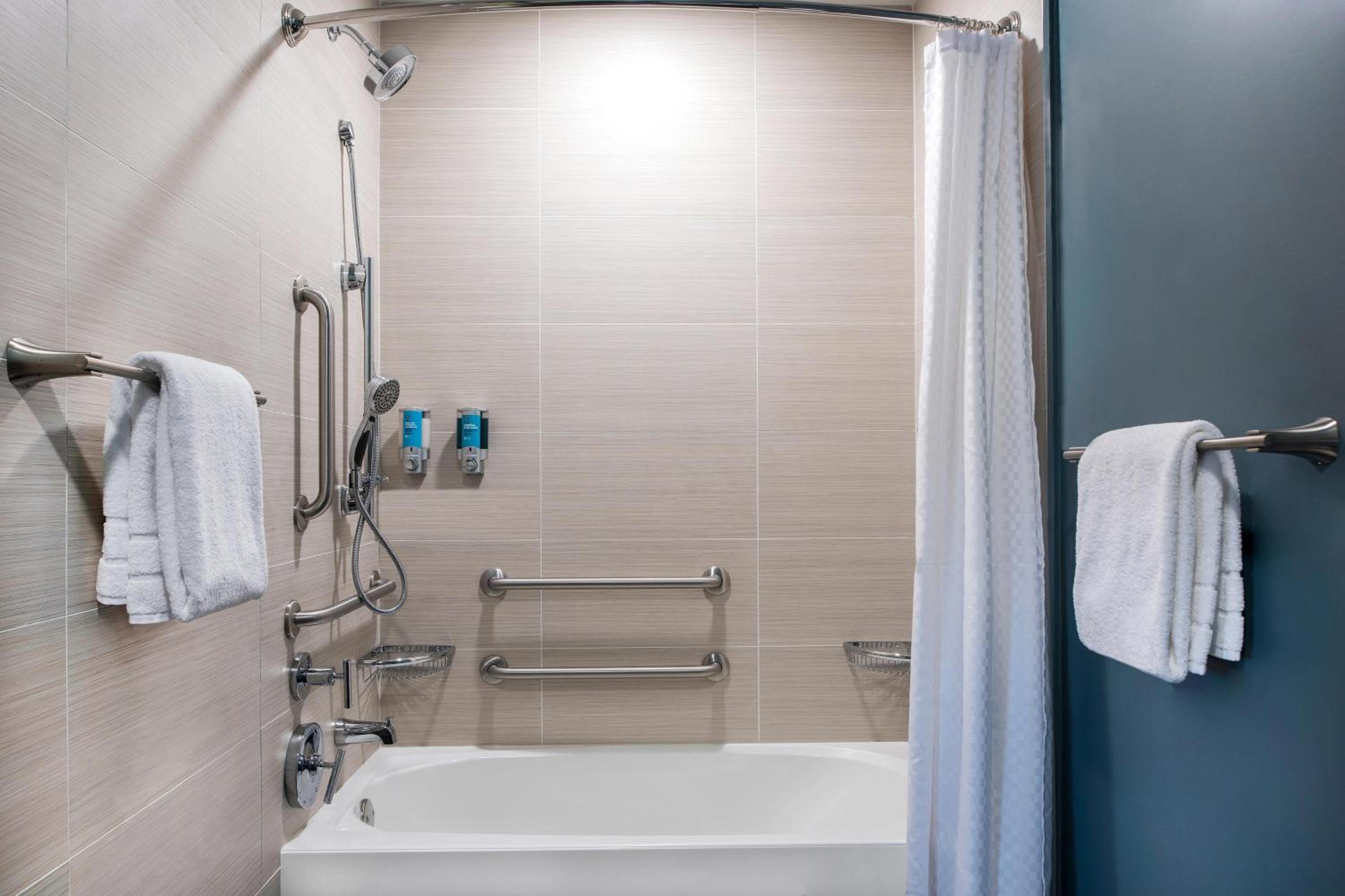 Aloft, 1 King Bed, Guest room, 1 King (Mobility &amp; Hearing Accessible w/ Roll-in Shower) - Photo 6