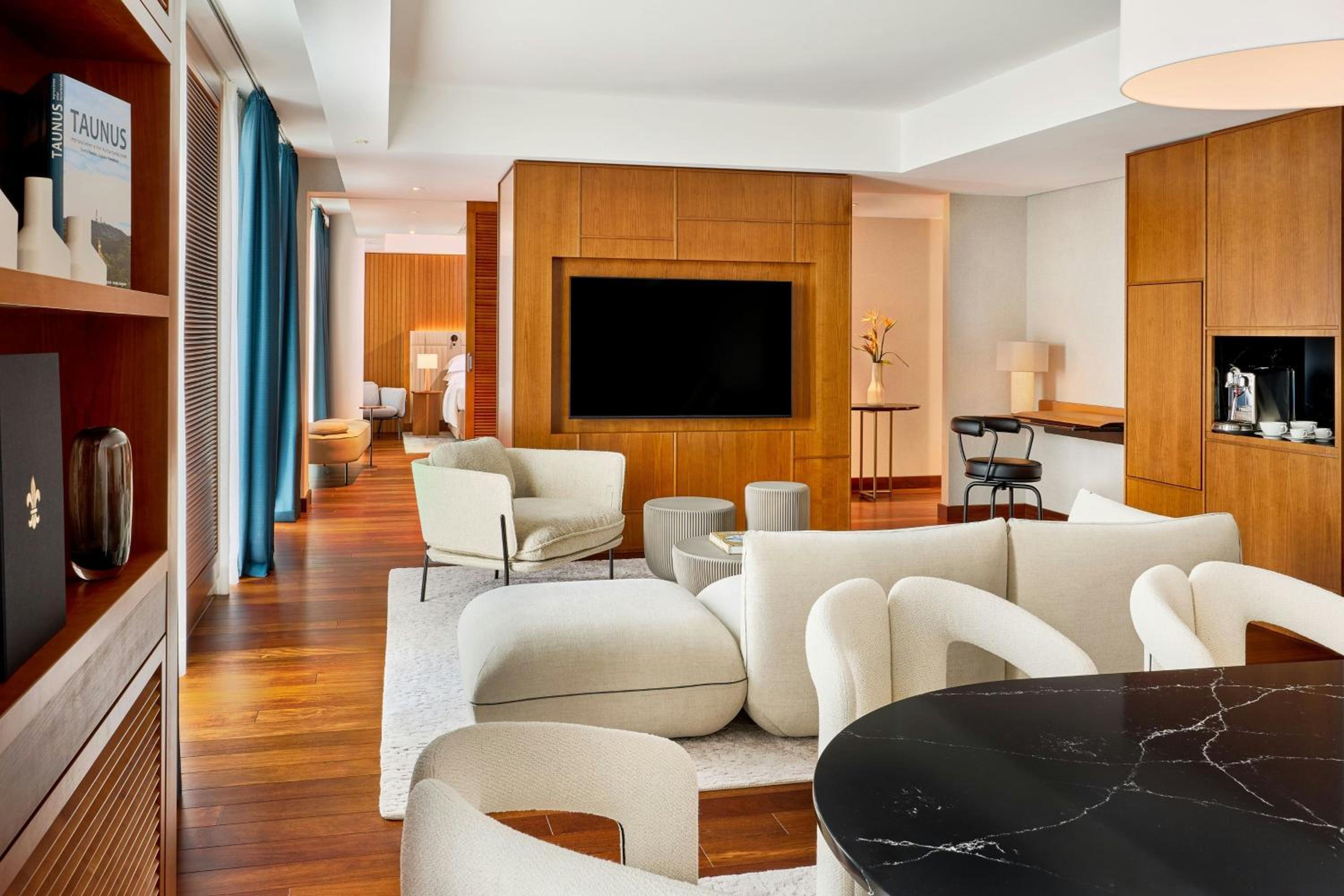 Senator King Suite photo