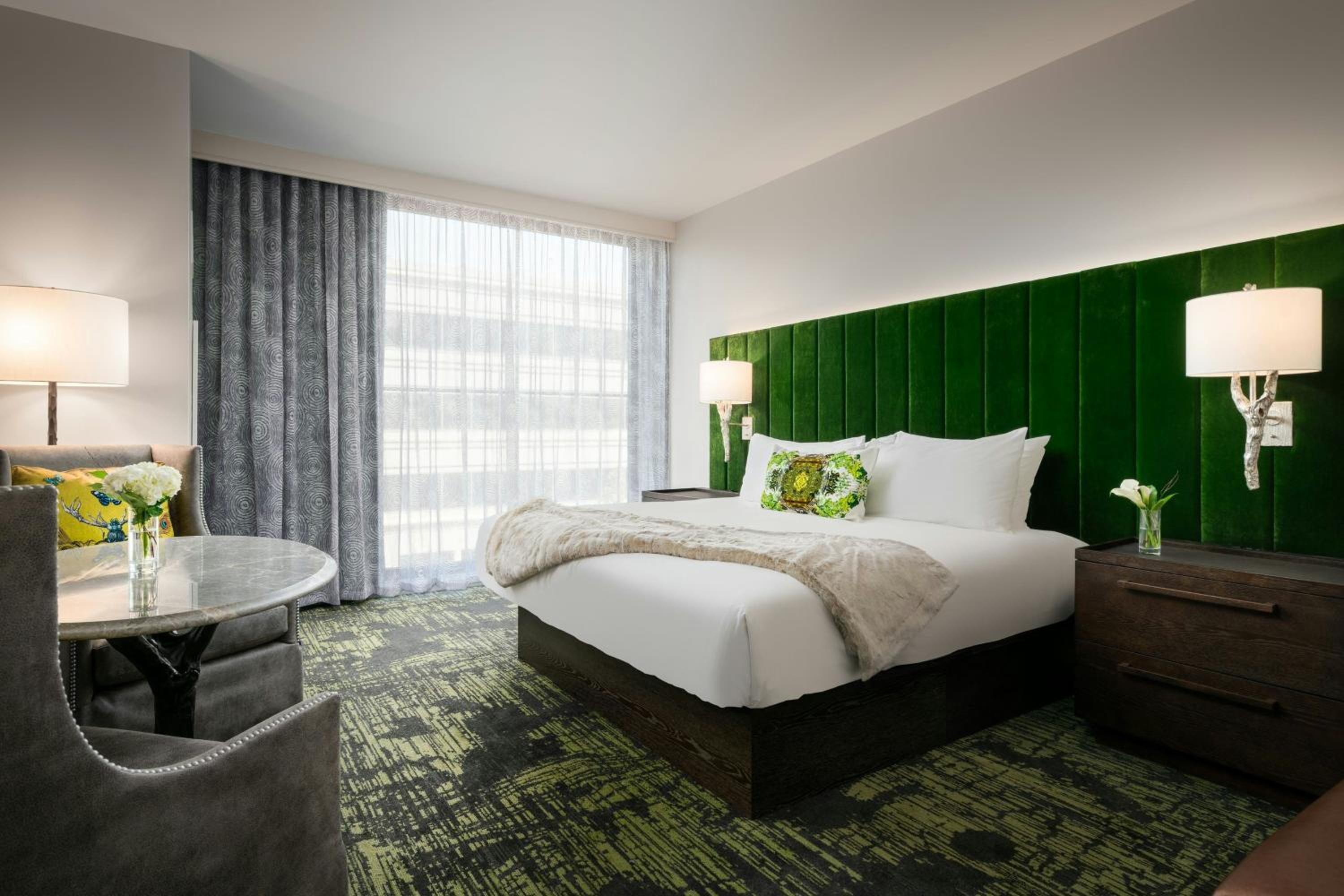 Standard King Room with Roll-in Shower - Mobility Accessible