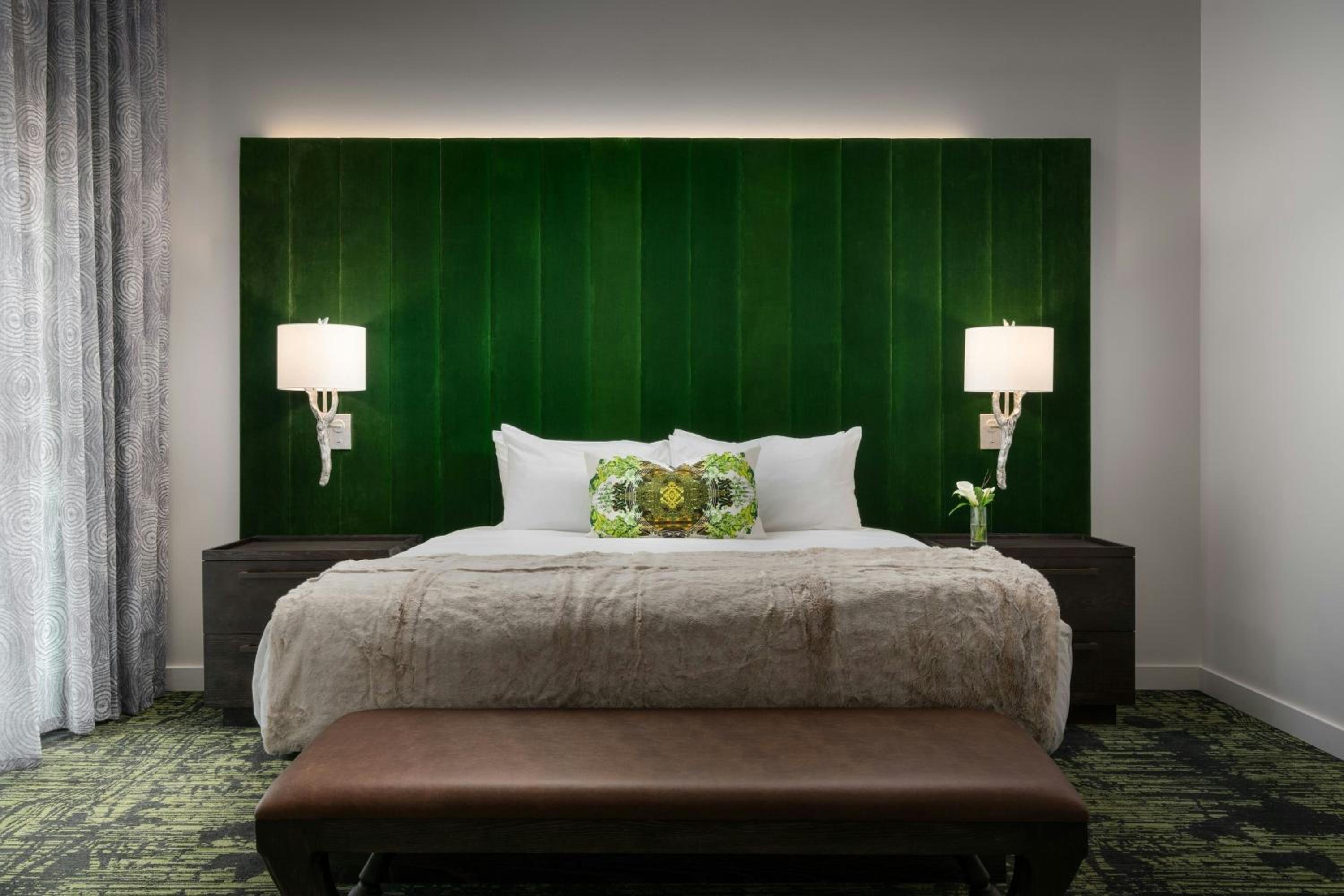 King Room with Falls View - Hearing Accessible