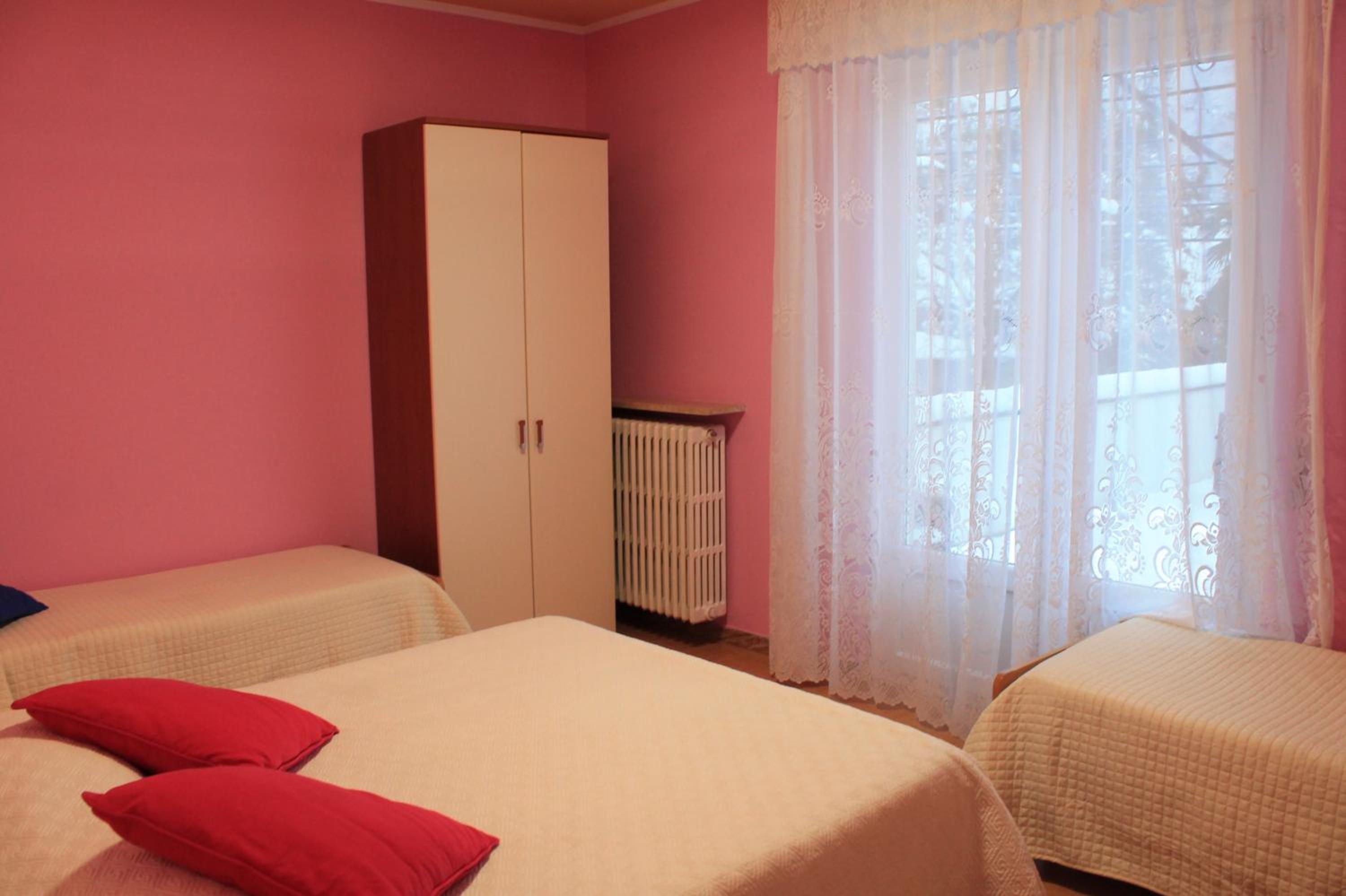 Quadruple Room - Photo 8
