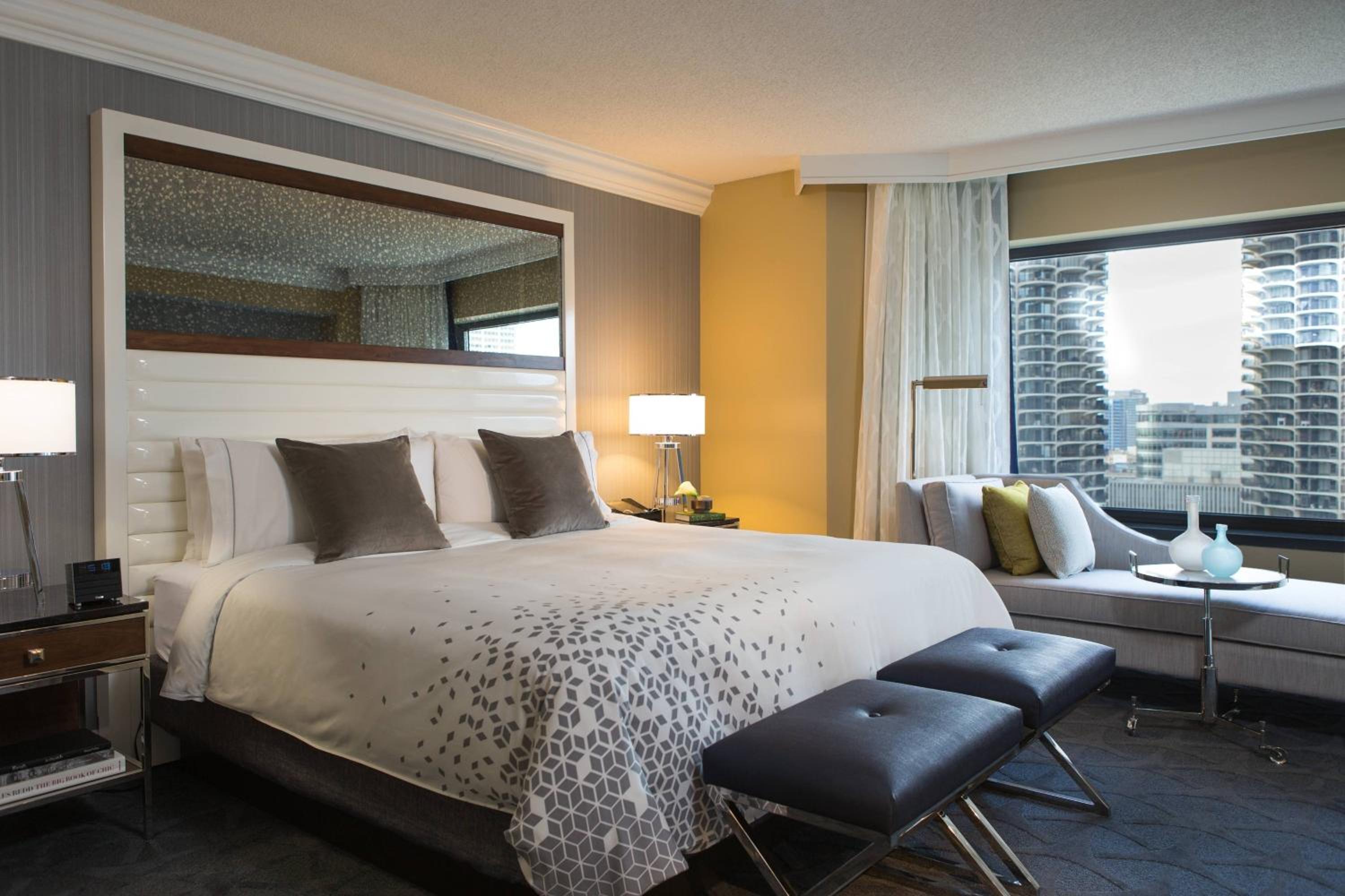 Riviere One-Bedroom King Suite with Chicago River View - Mobility Accessible with Roll-In Shower