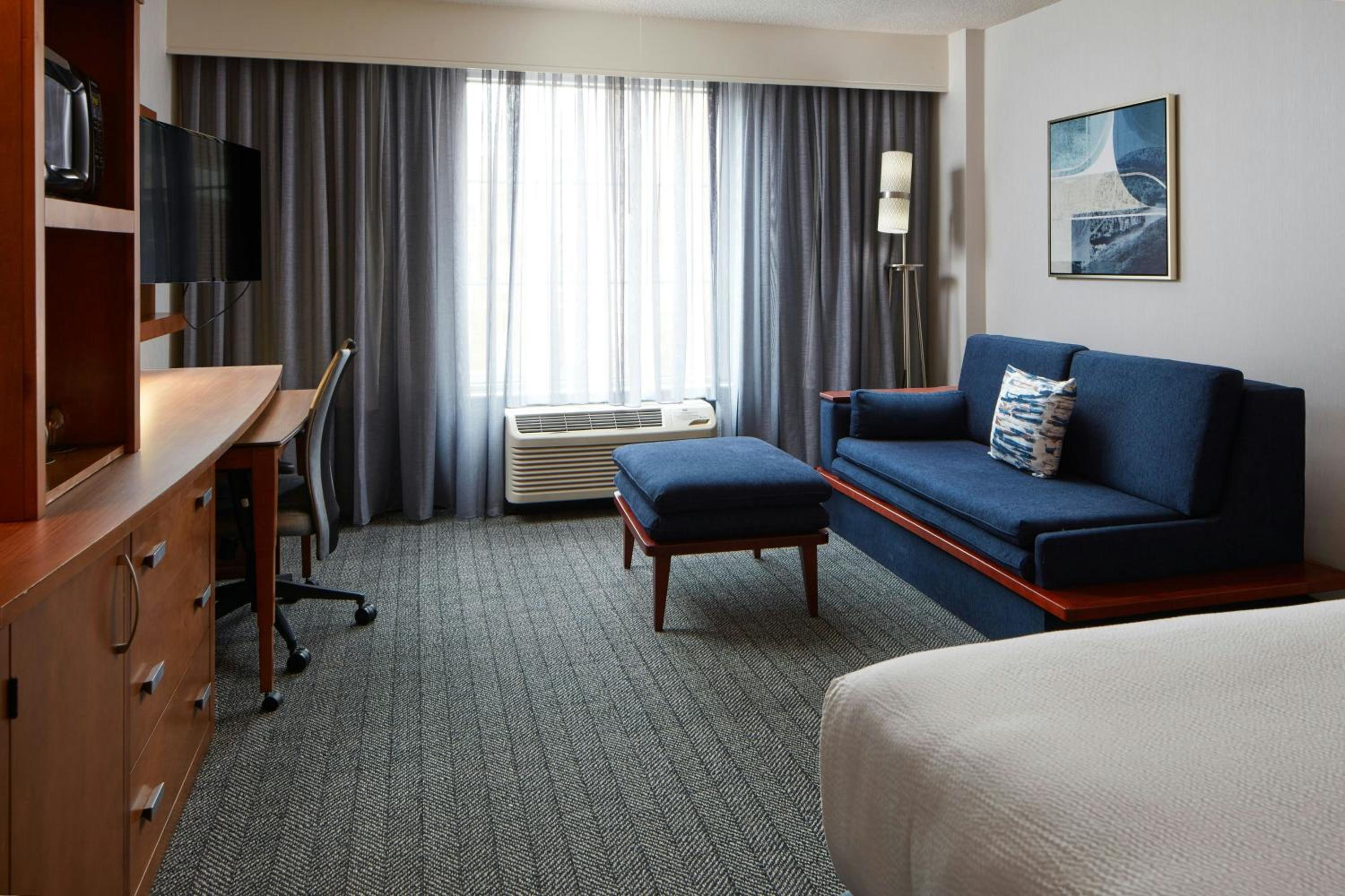 King Room with Sofa Bed and Adapted Tub - Mobility and Hearing Accessible - Photo 1