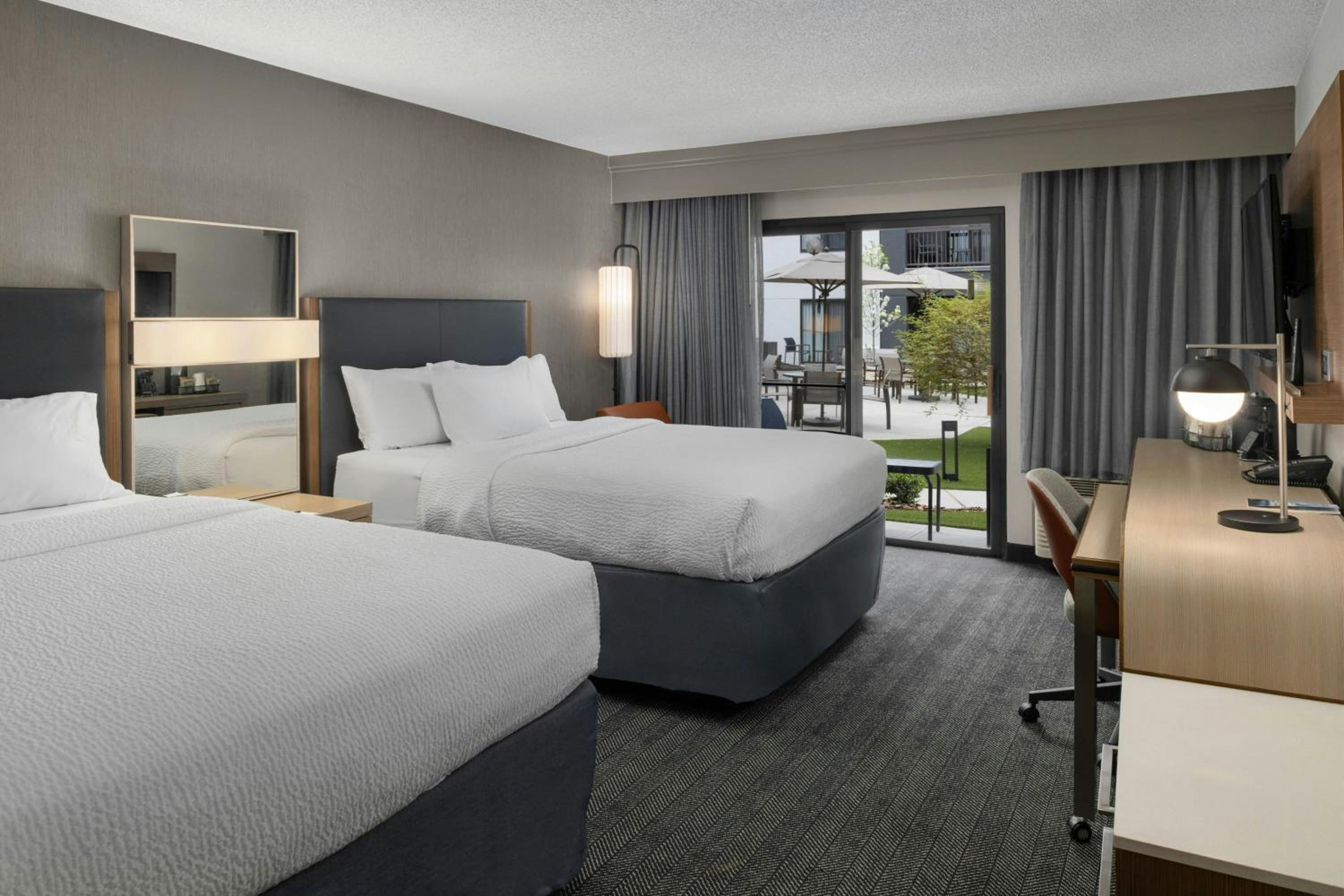 Deluxe Room with Two Queen Beds - Photo 2