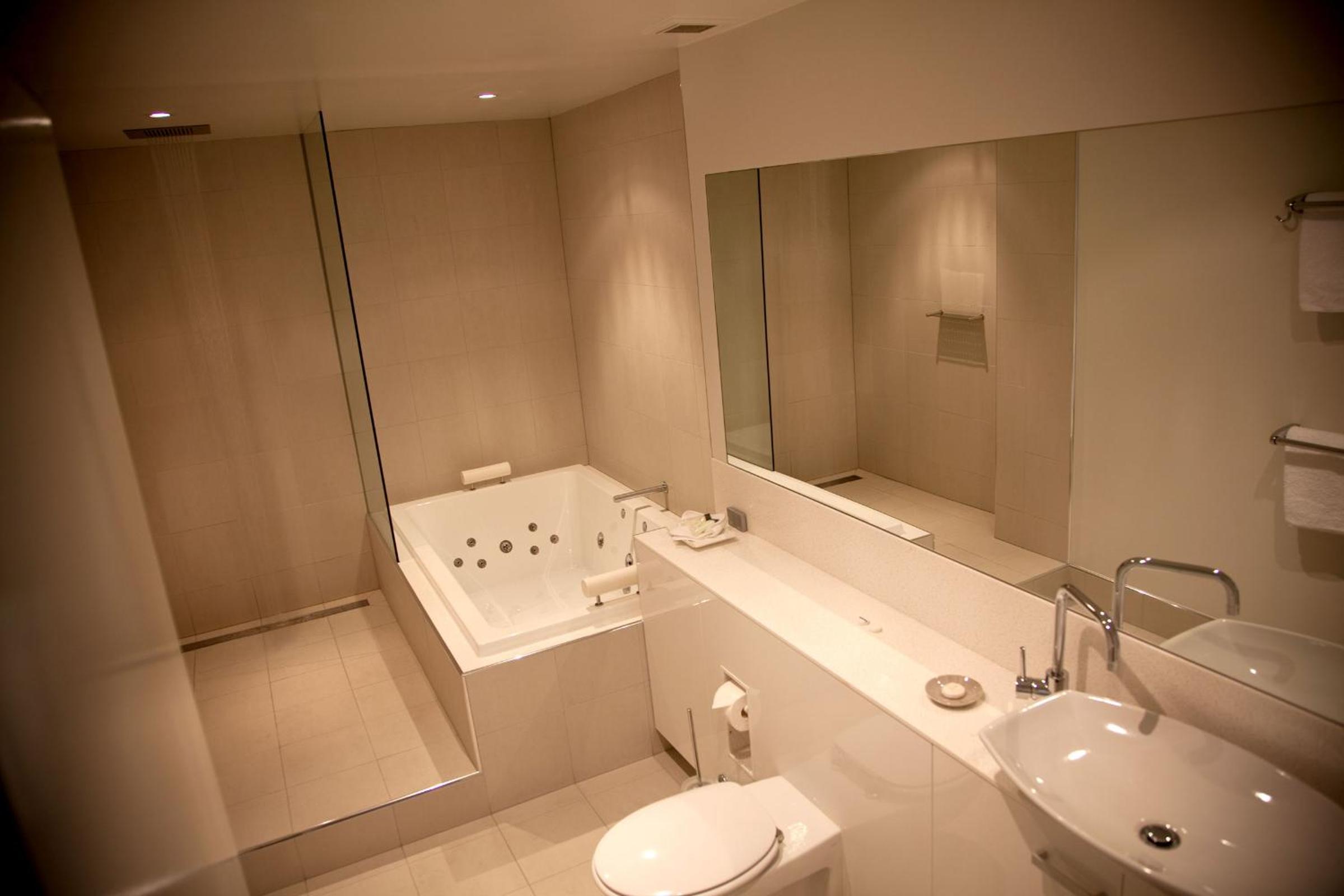 Executive Spa Suite - Photo 6
