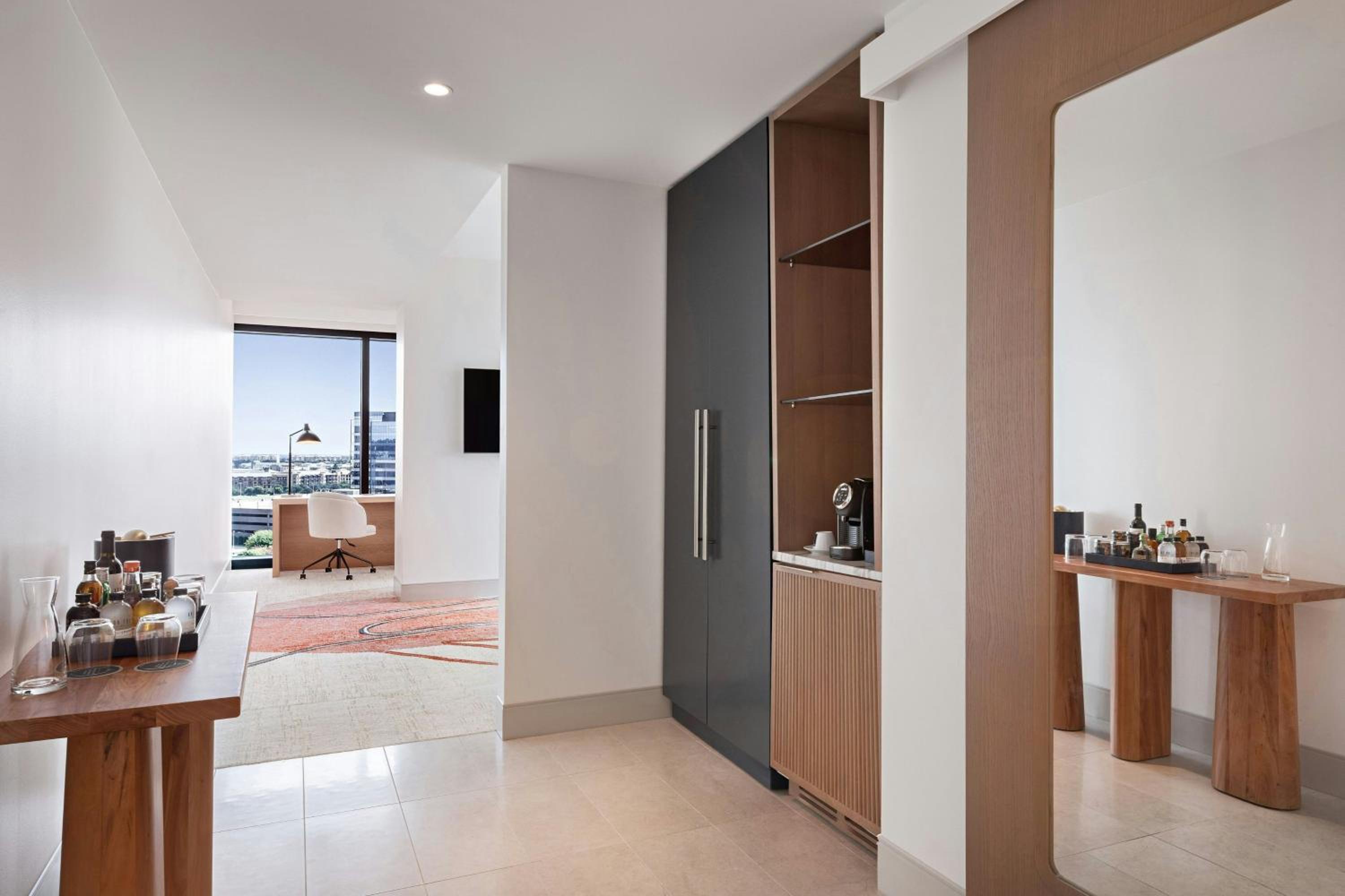 Corner King Room - Photo 3