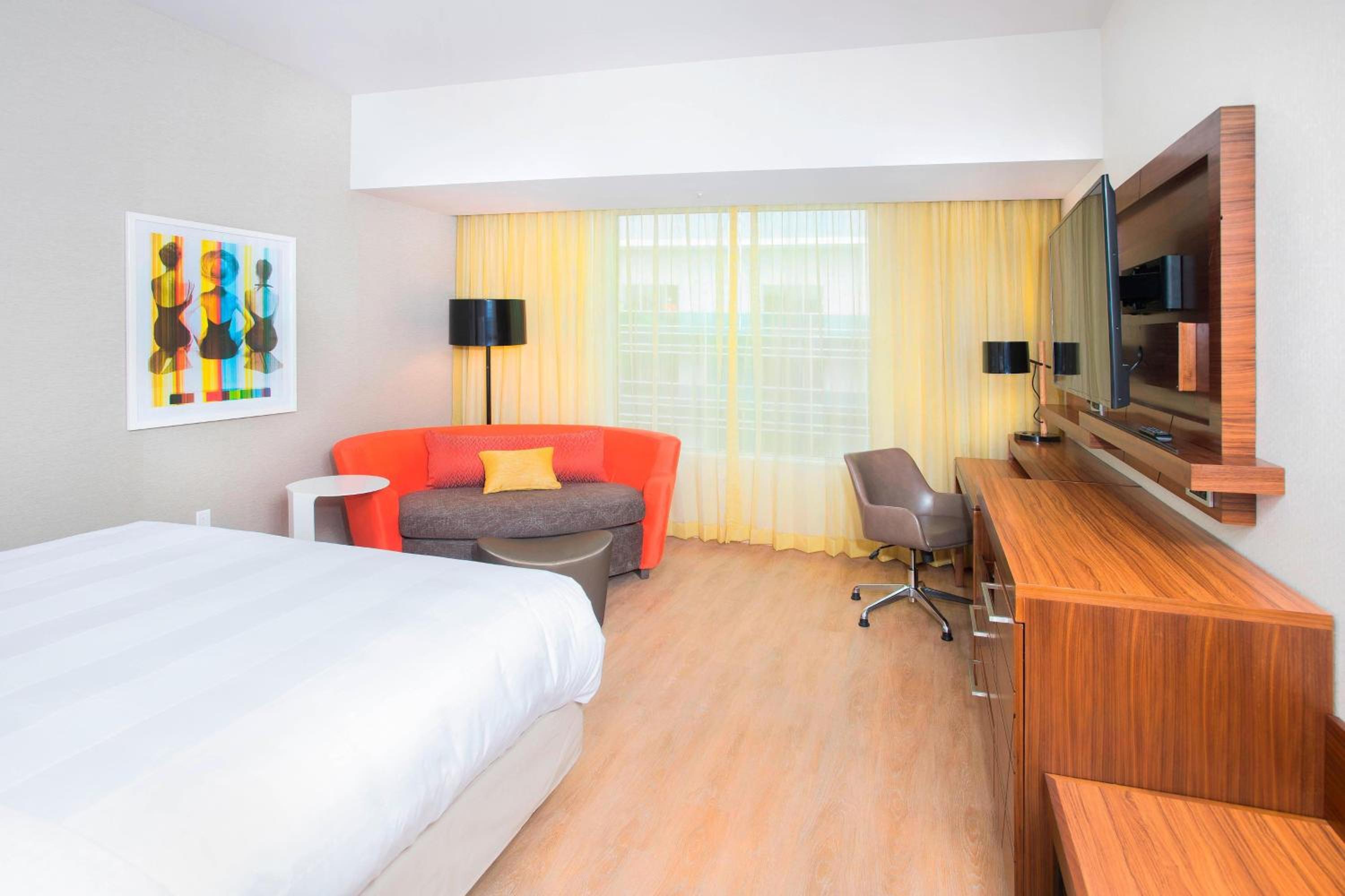 King Room with Sofa Bed photo 2