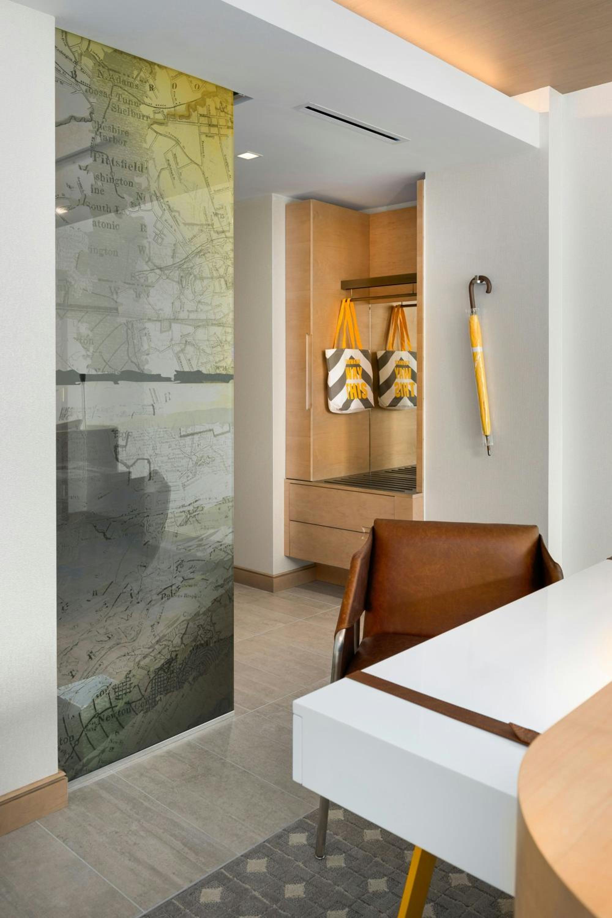 King Room with Roll-in Shower - Mobility and Hearing Accessible thumbnail 5