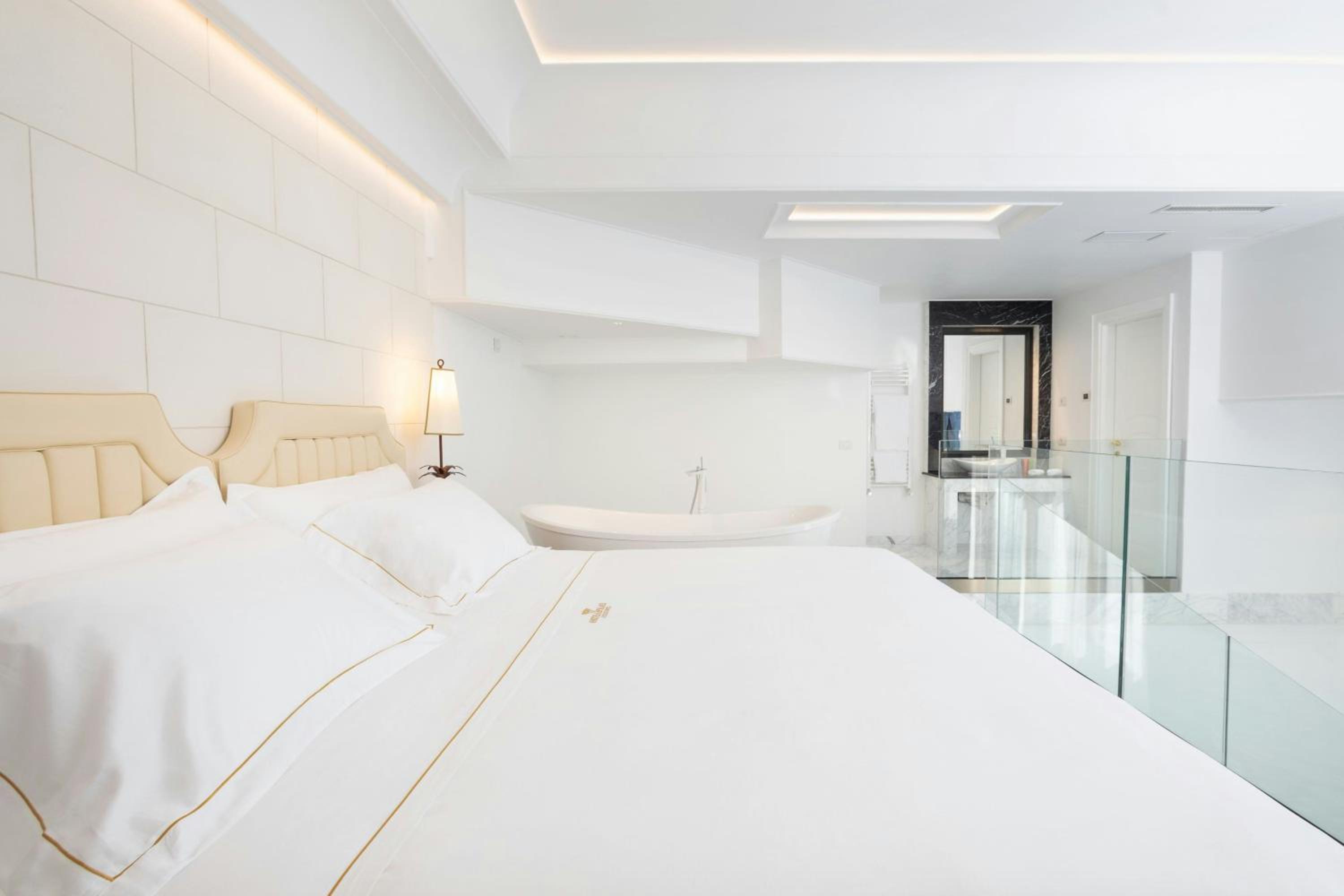 One-Bedroom Bi-Level Suite with Sea View