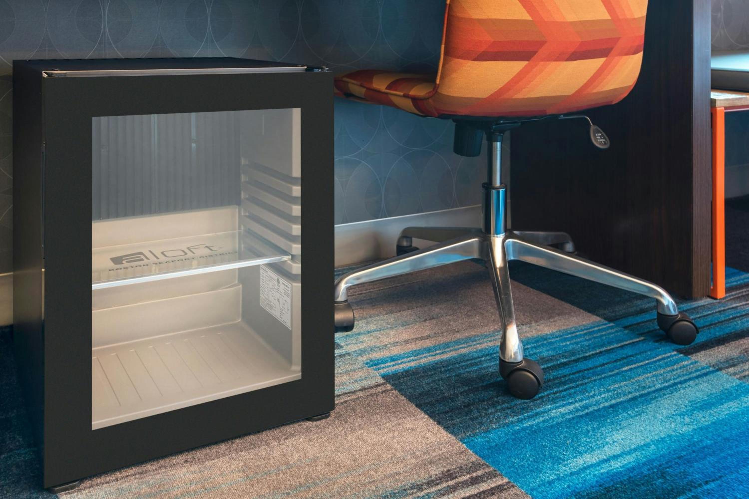 Queen Room with Two Queen Beds and Adapted Tub - Mobility Accessible