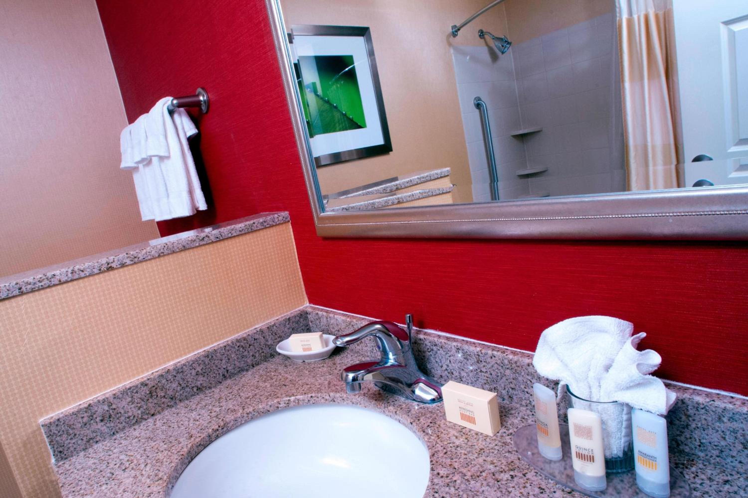 Queen Room with Two Queen Beds - Hearing Accessible - Photo 4