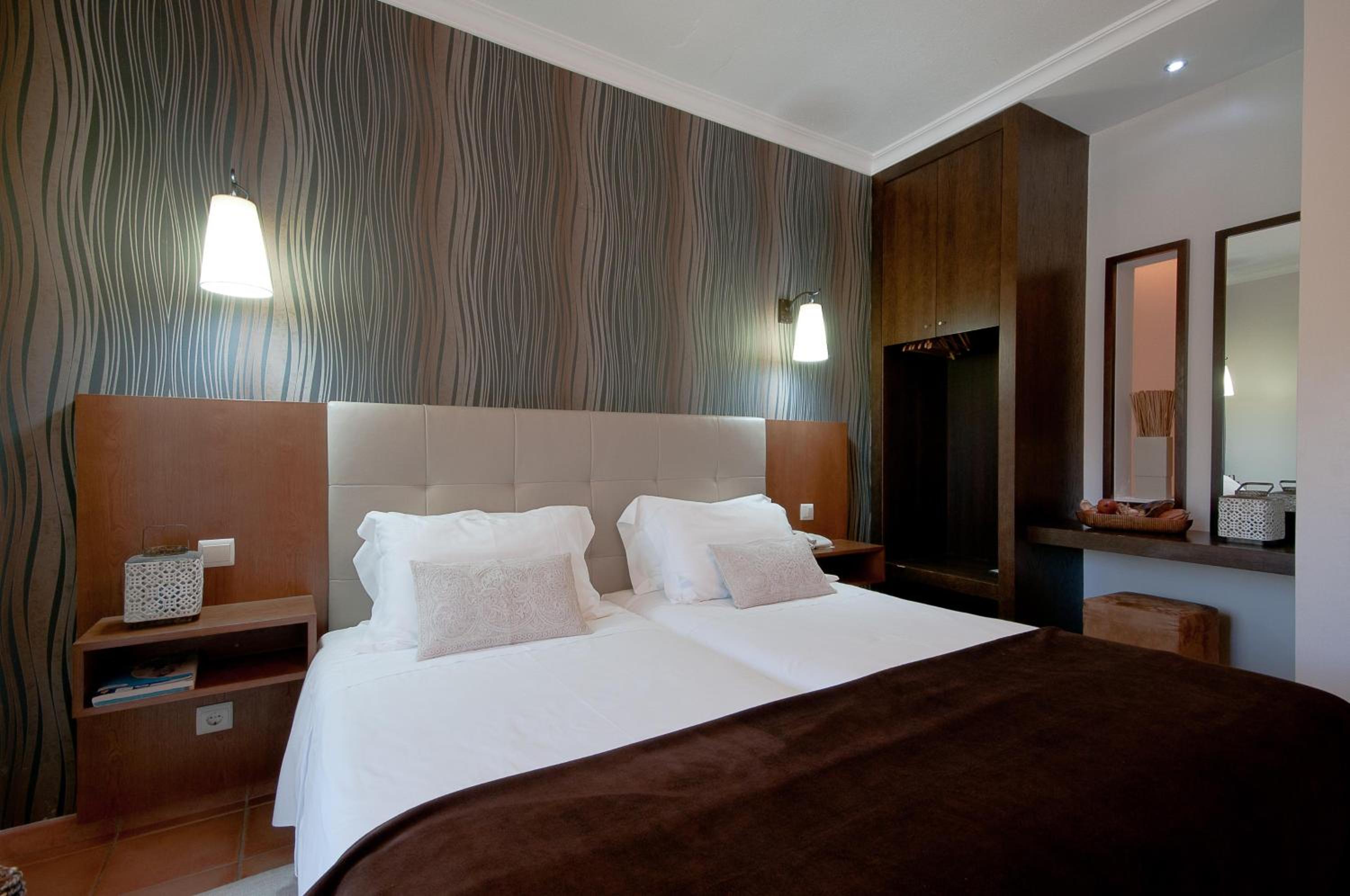 Twin Room - Photo 2