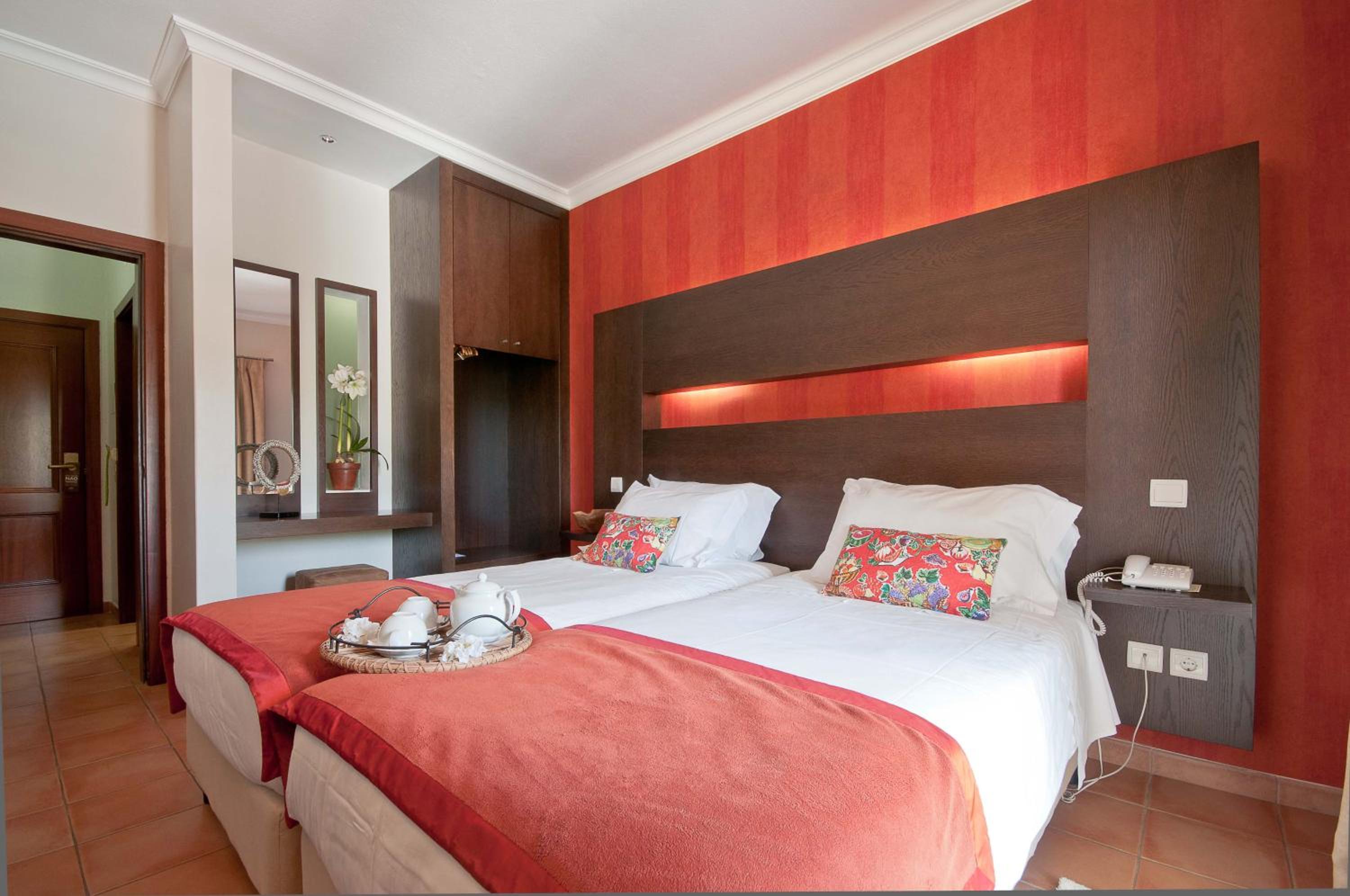 Twin Room - Photo 18