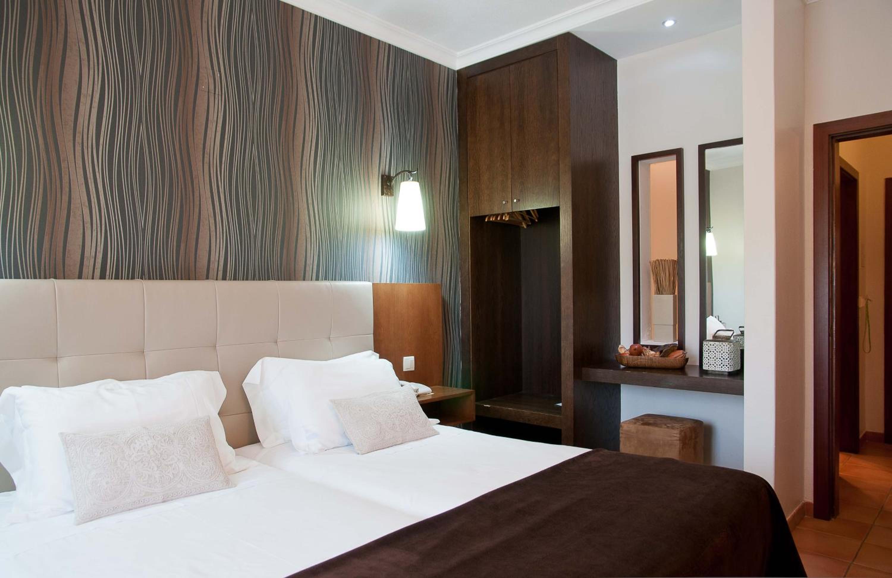 Twin Room - Photo 16