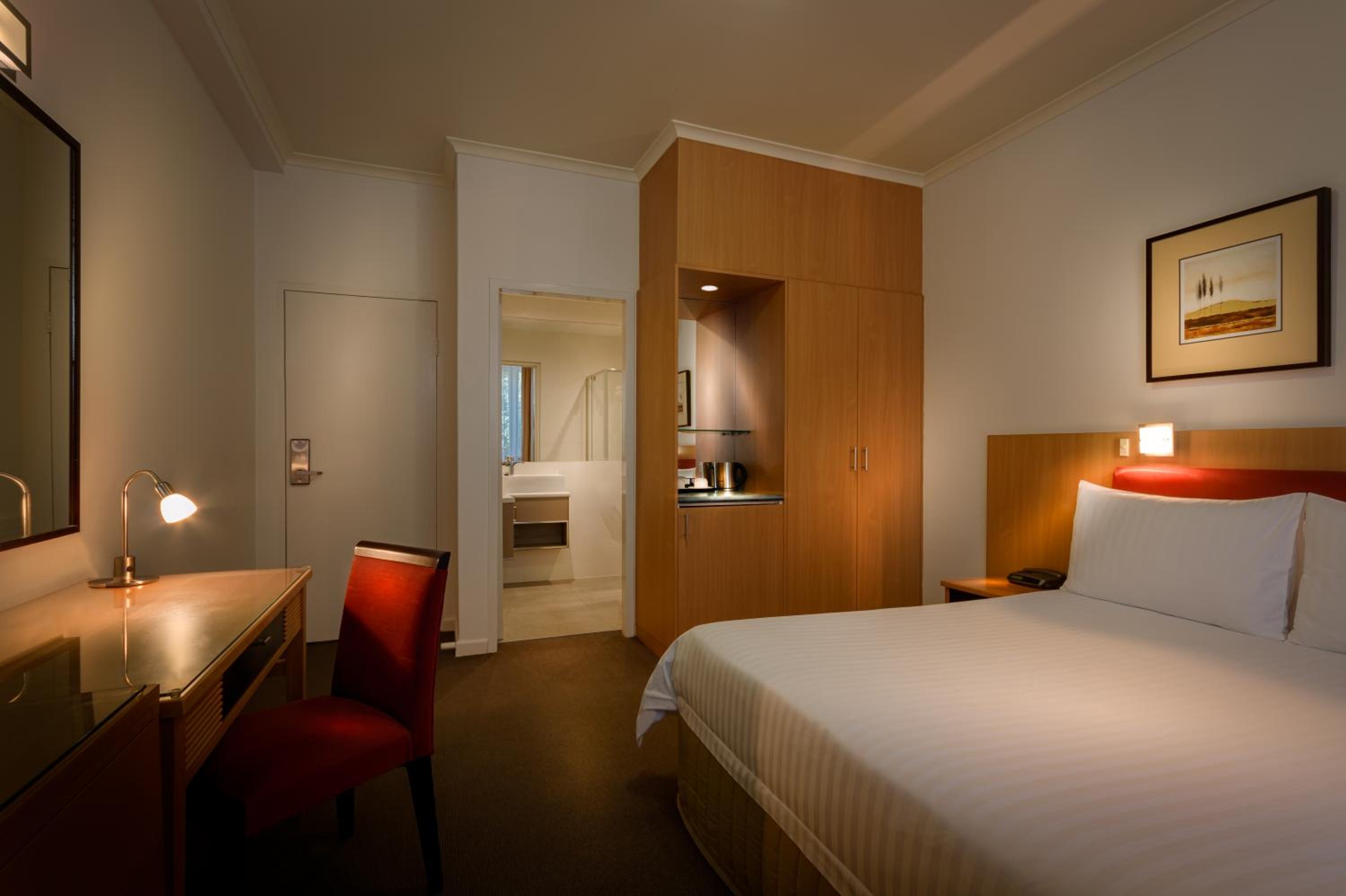 Deluxe Queen Room - Photo 3