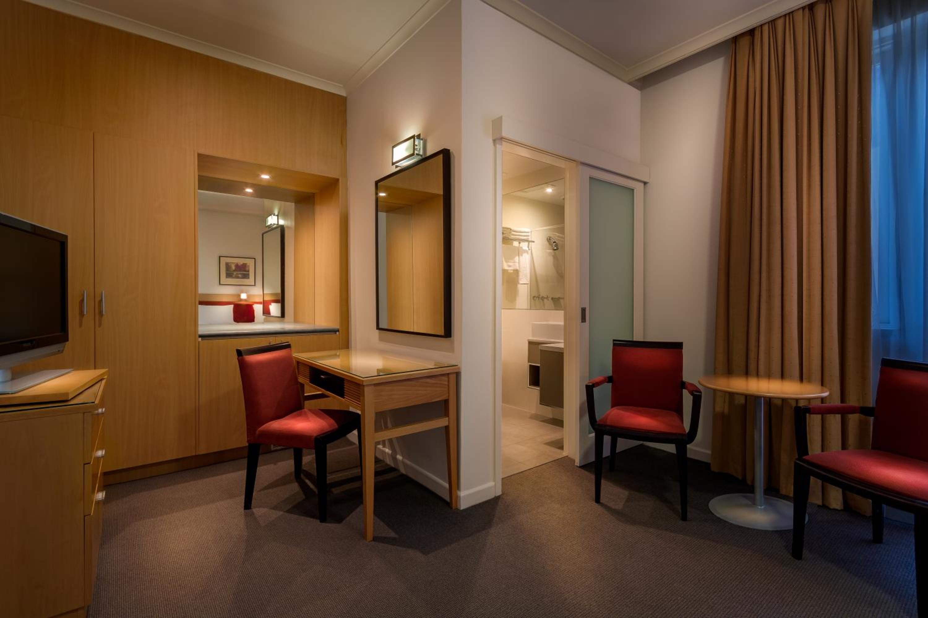 Deluxe King Room - Photo 2