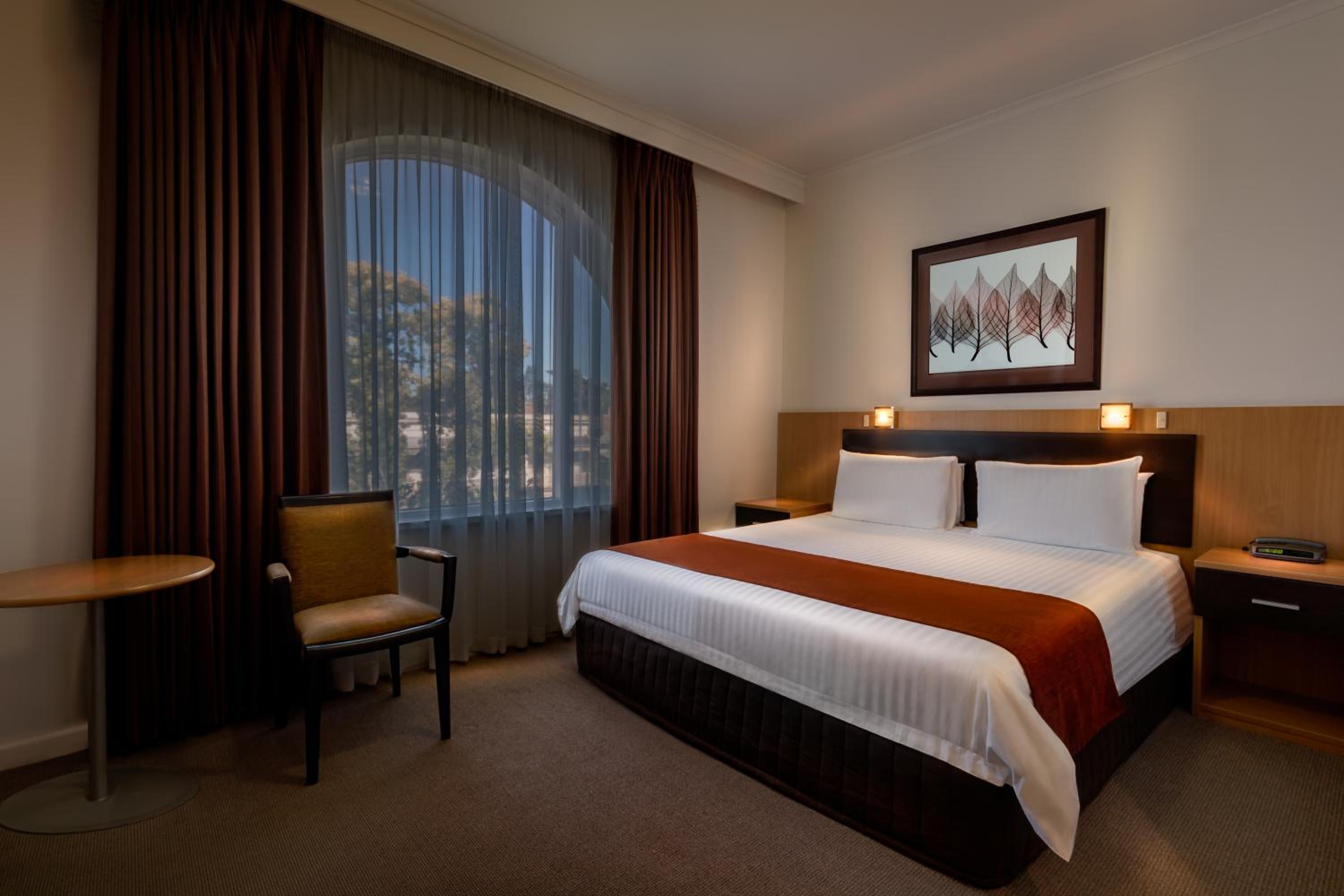 Deluxe King Room - Photo 4