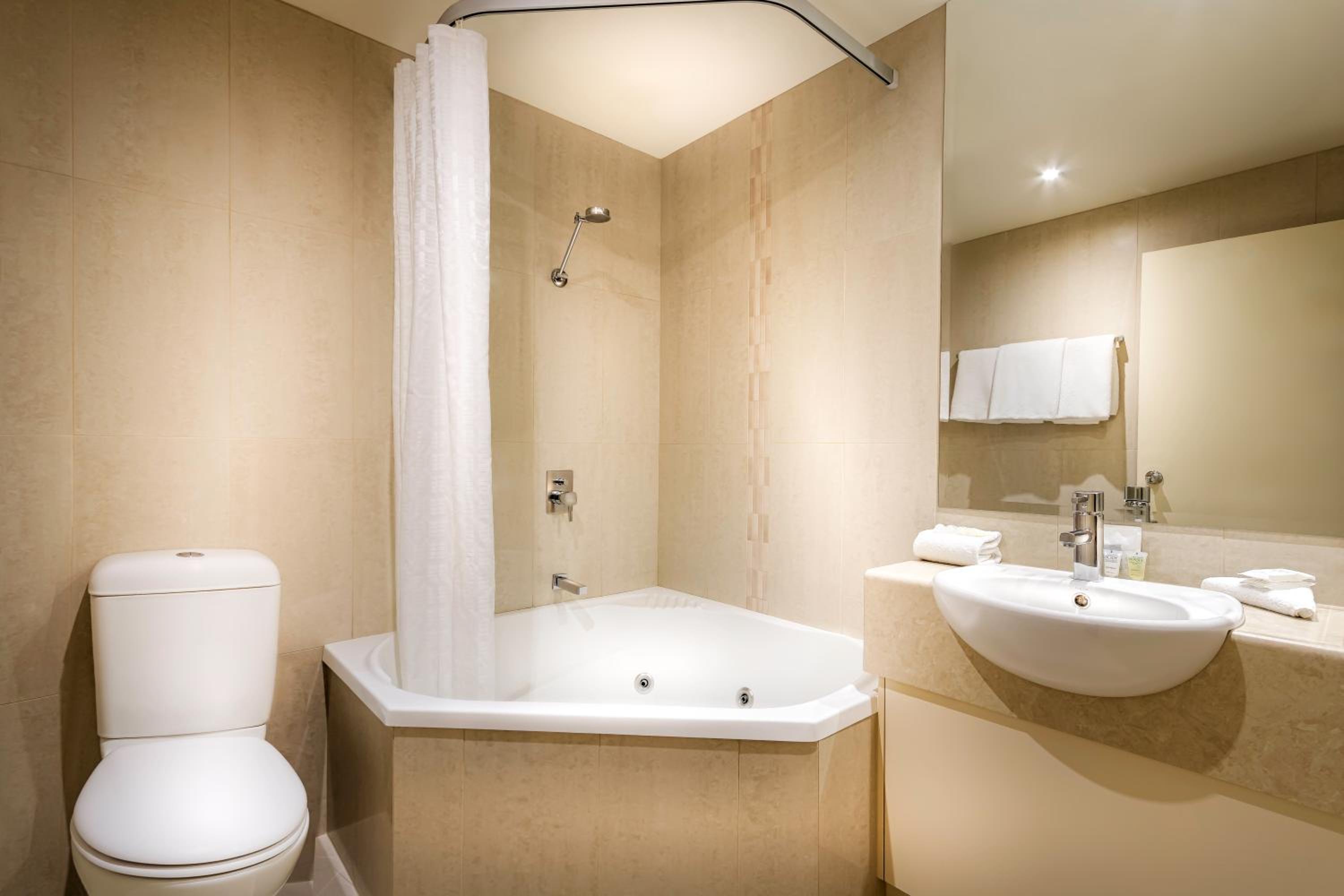 Suite with Spa Bath - Photo 4