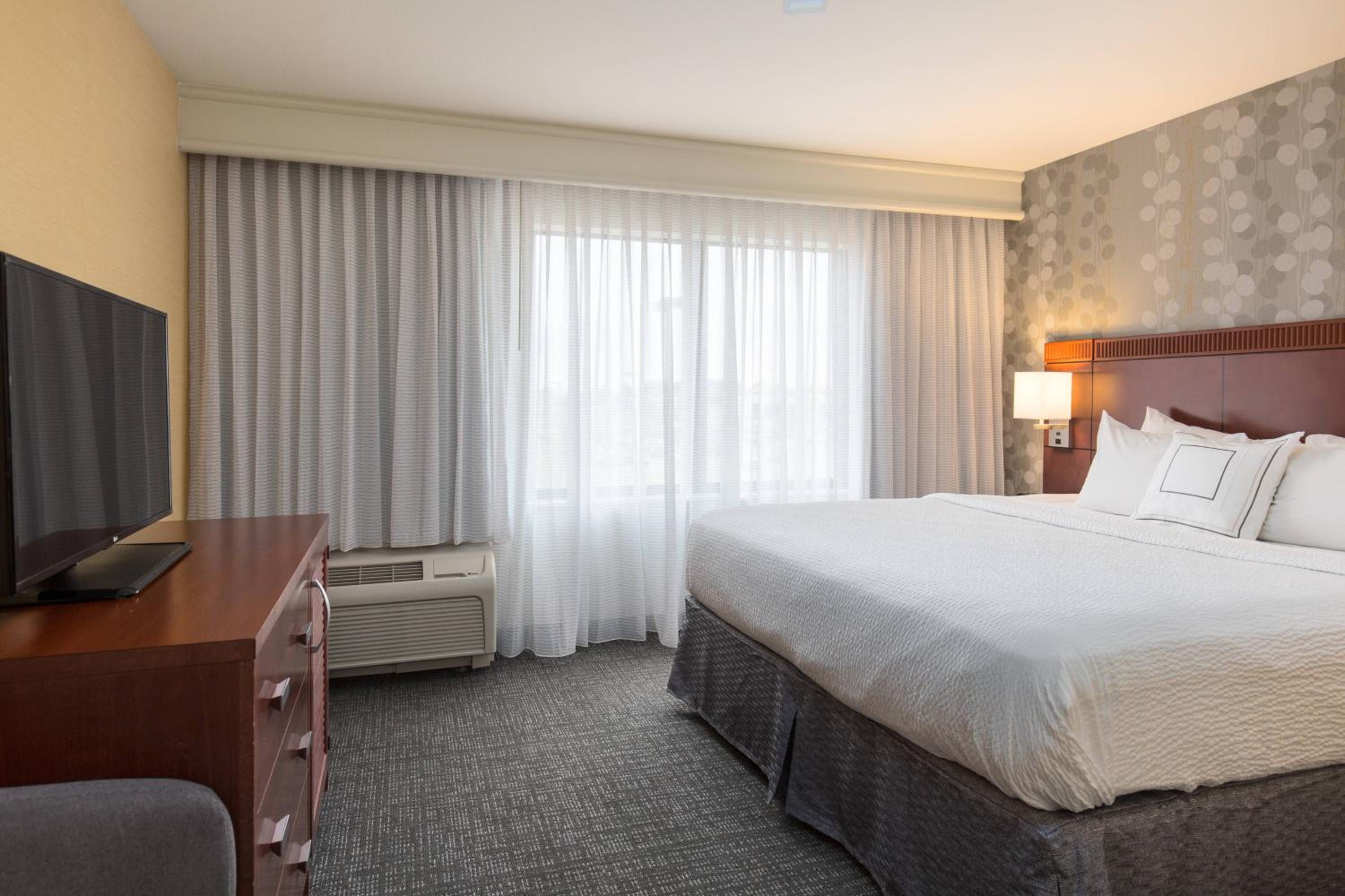 King Room with Sofa Bed and Roll-In Shower - Mobility/Hearing Accessible - Photo 1