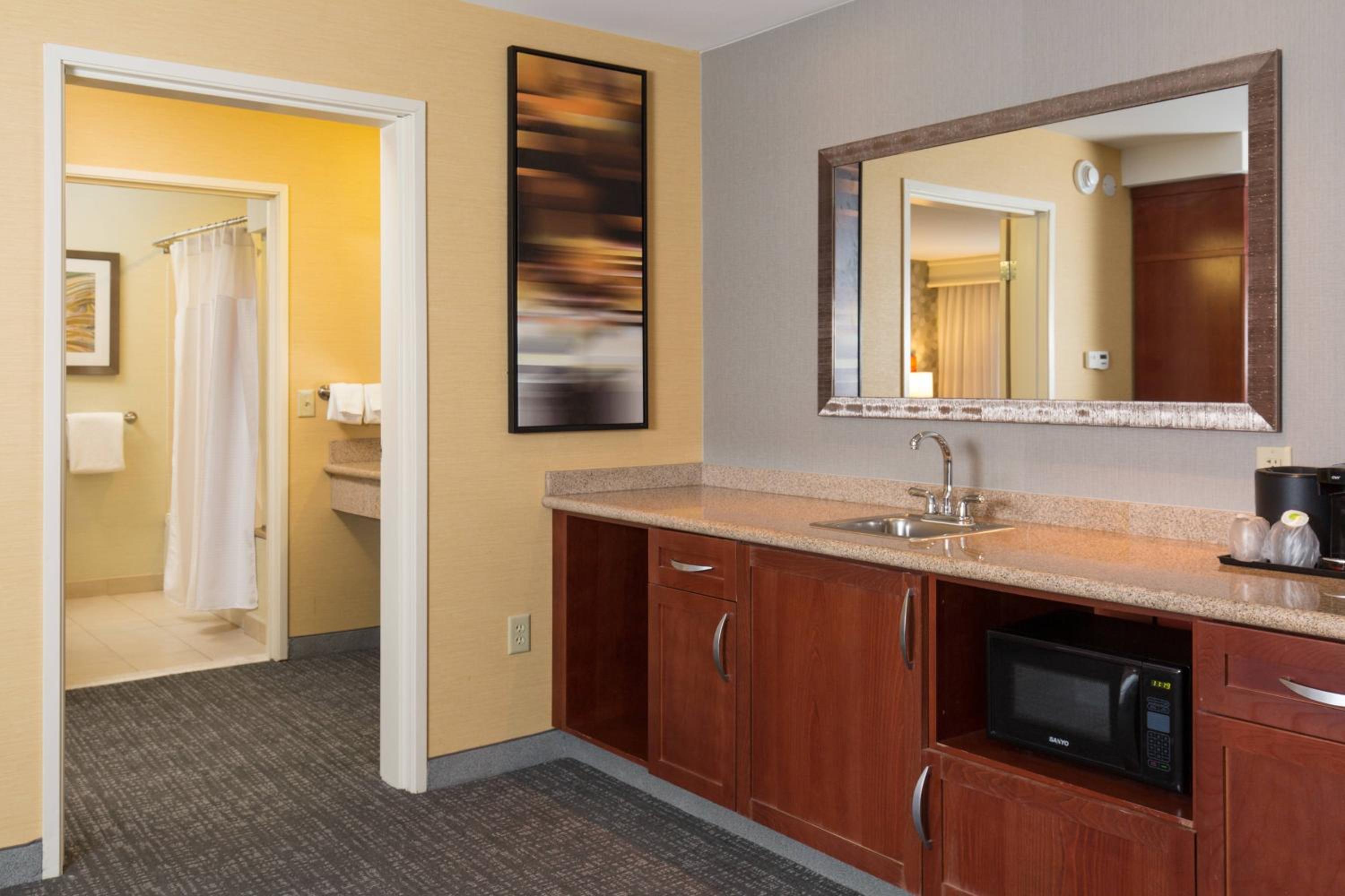 One-Bedroom King Suite with Sofa Bed - Photo 3