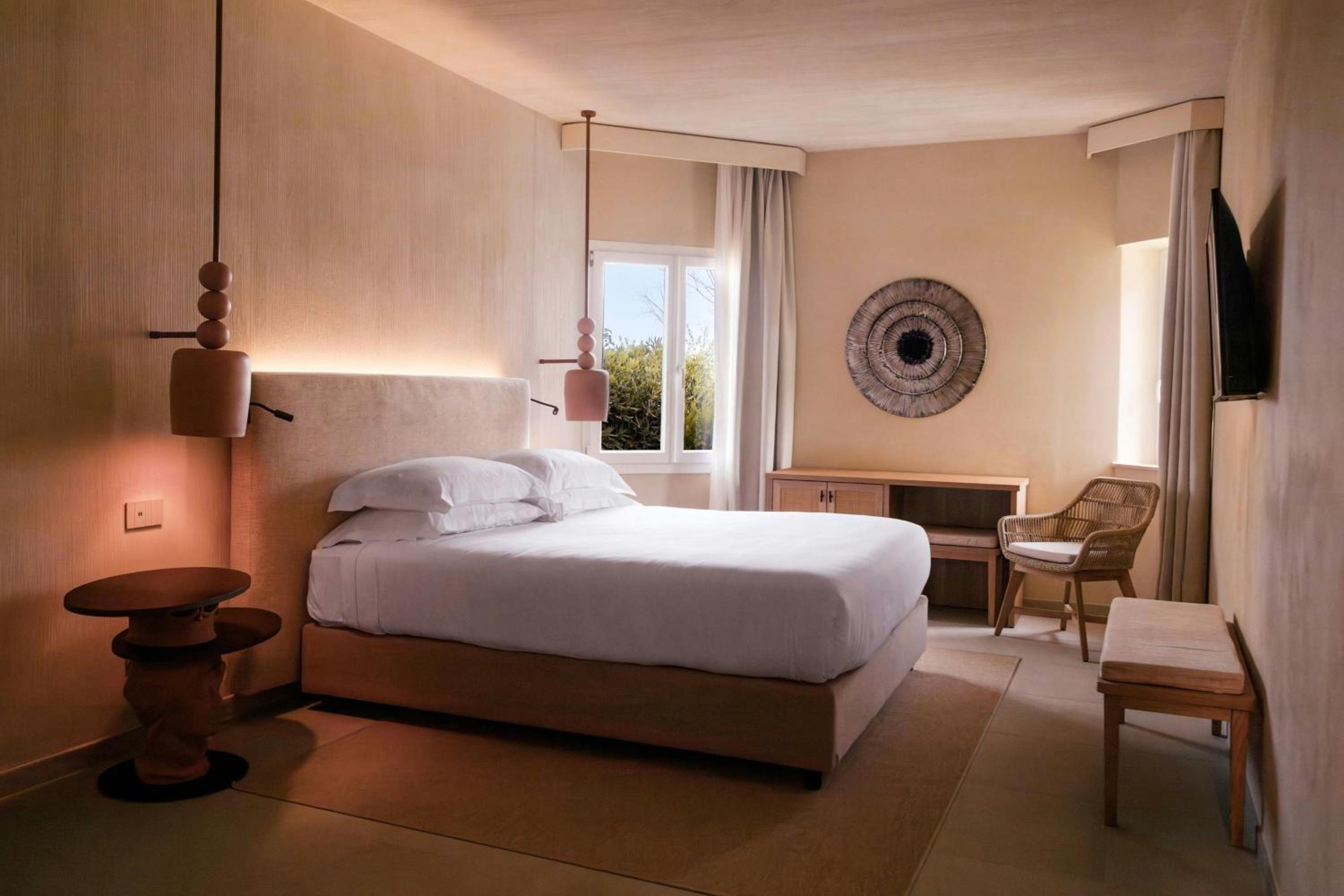 One-Bedroom Swim-Up King Suite with Sofa Bed
