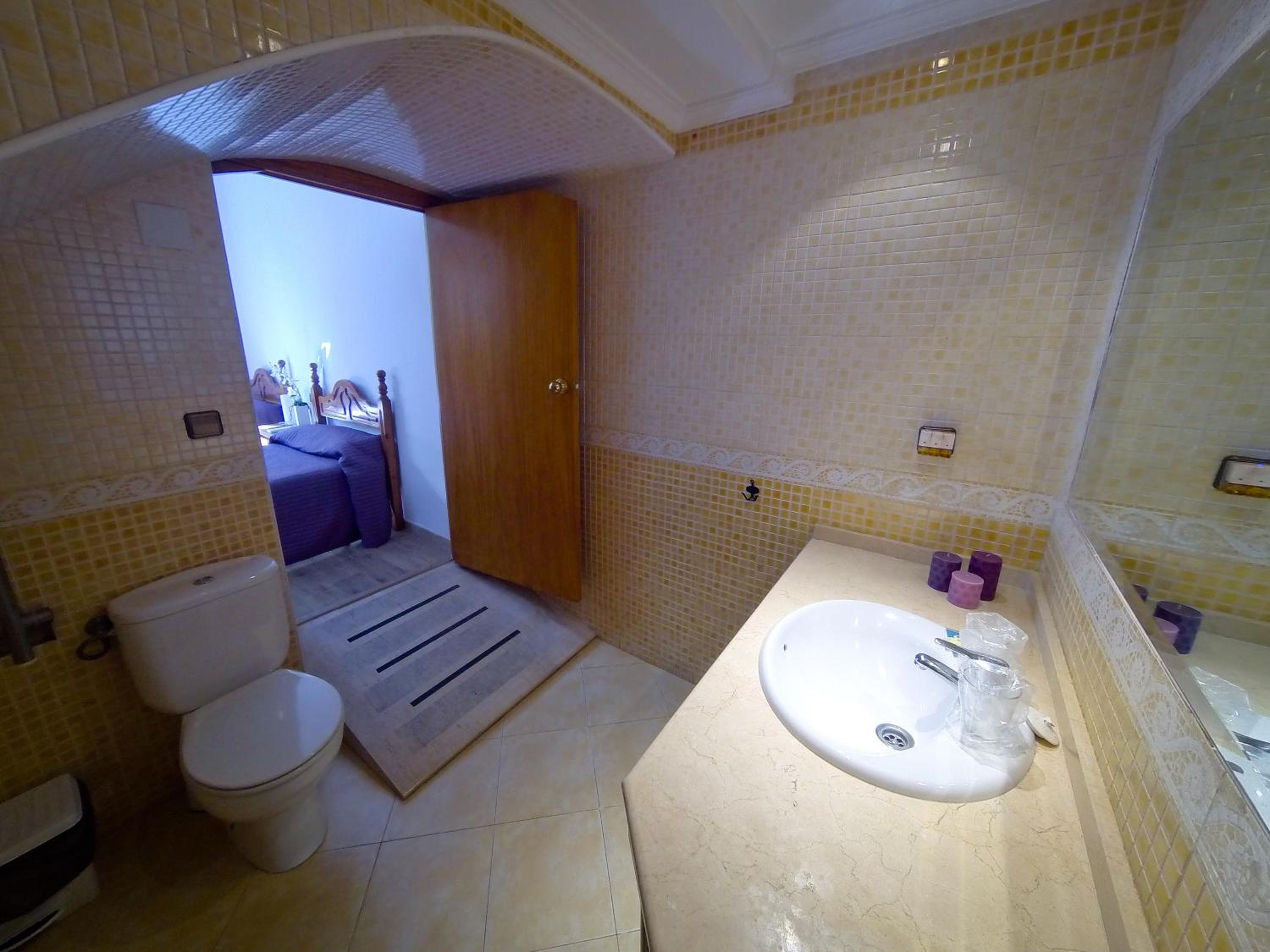 Double or Twin Room with Private Bathroom — the supplier's photographs — photo 4