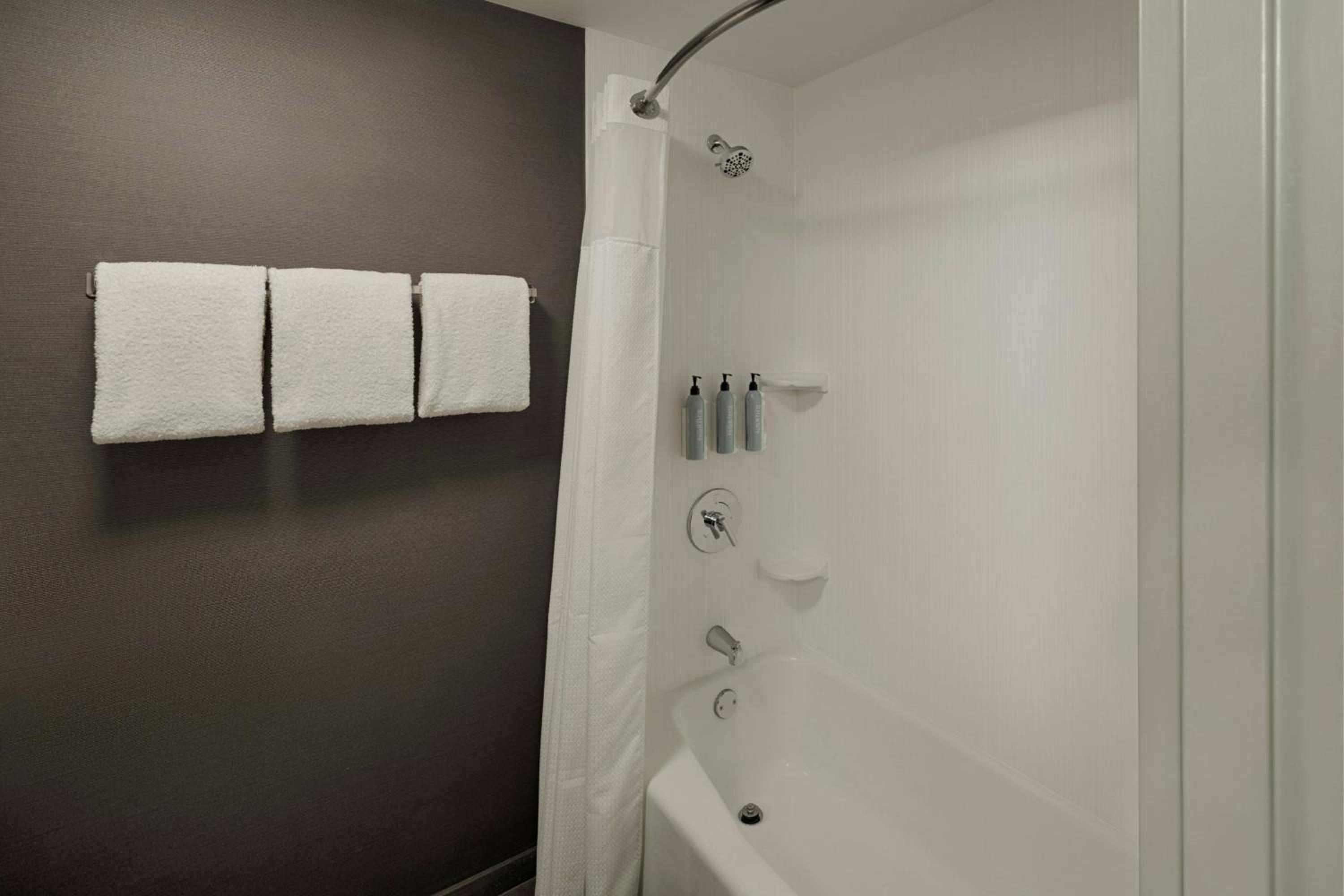 Queen Room with Two Queen Beds - Hearing Accessible - Photo 3