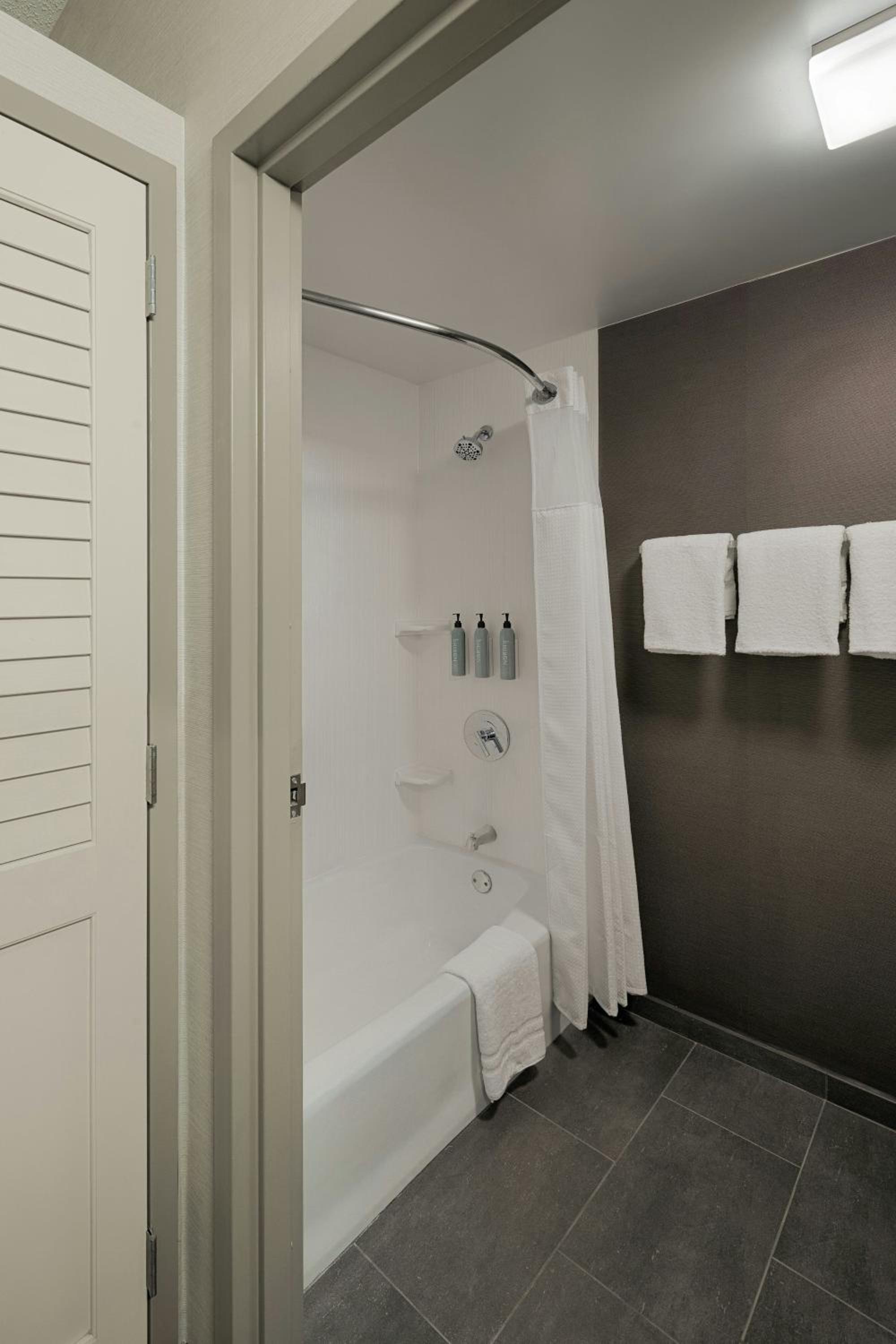 Queen Room with Two Queen Beds - Hearing Accessible - Photo 7