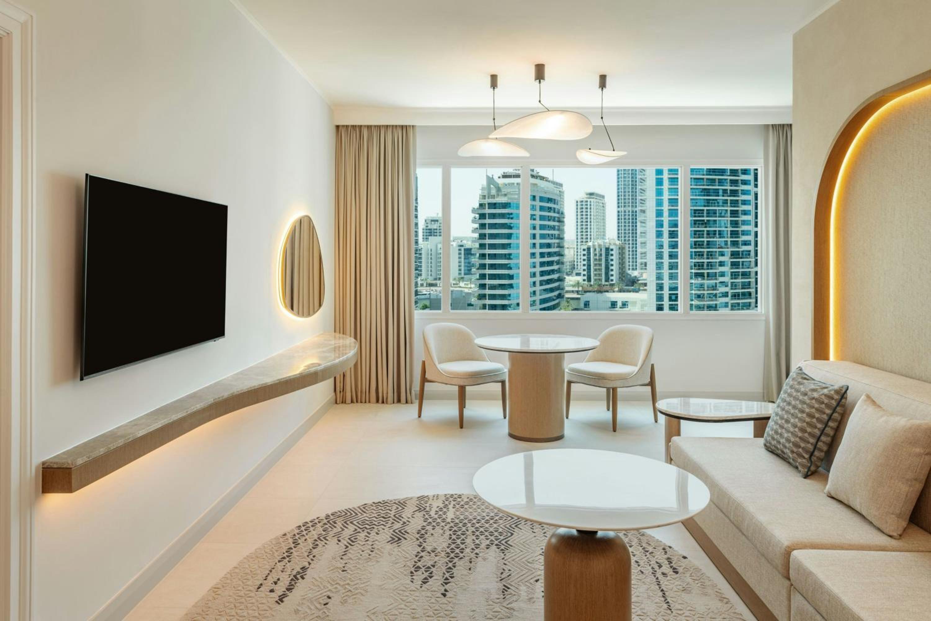 Premium King Suite JBR View with Club Lounge Access thumbnail 6