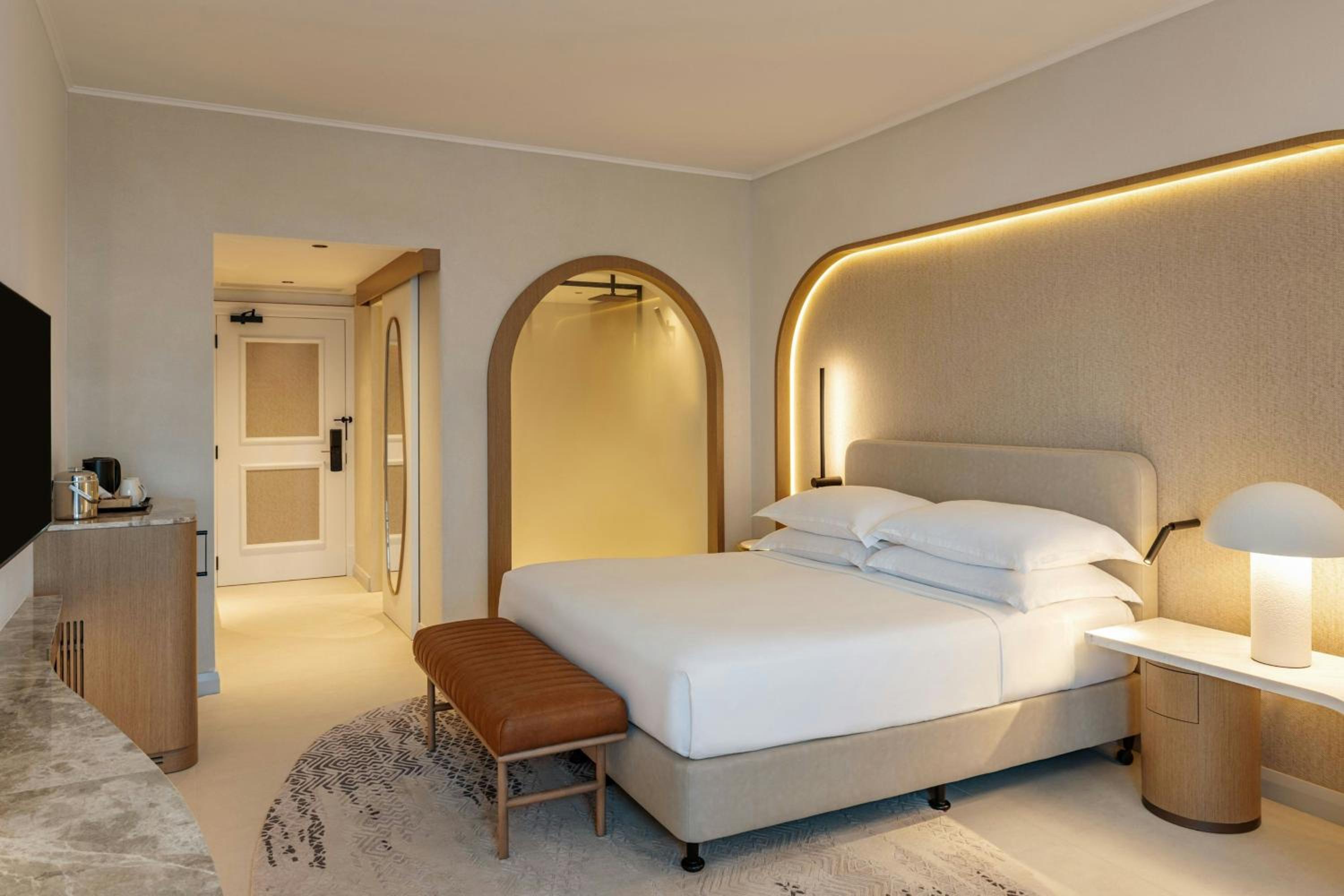 Club King JBR View Room - Lounge Access with Afternoon Tea, Evening Cocktail Hours, Soft Refreshments & Canapes, Private beach Access