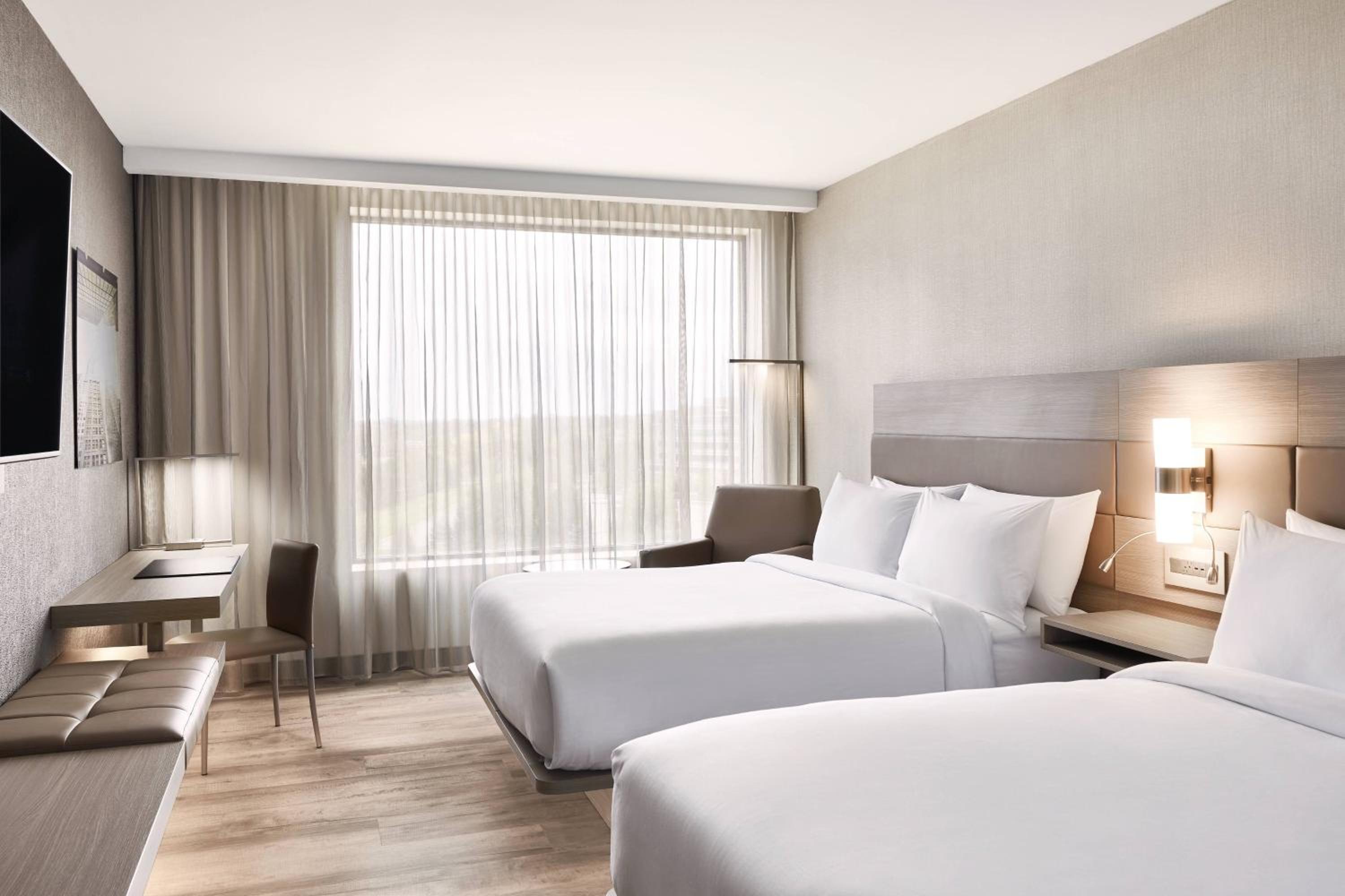 Queen Room with Two Queen Beds, Transfer Shower and Roll-In Shower - Mobility Access